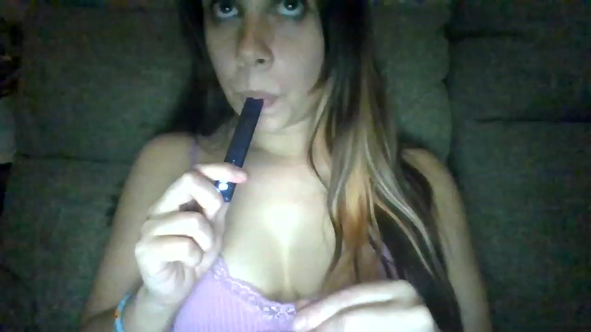 Gallery image thumbnail from KinleySweetie's myfreecams stream on, 04/24/2023, 02:55 image 2 of 20