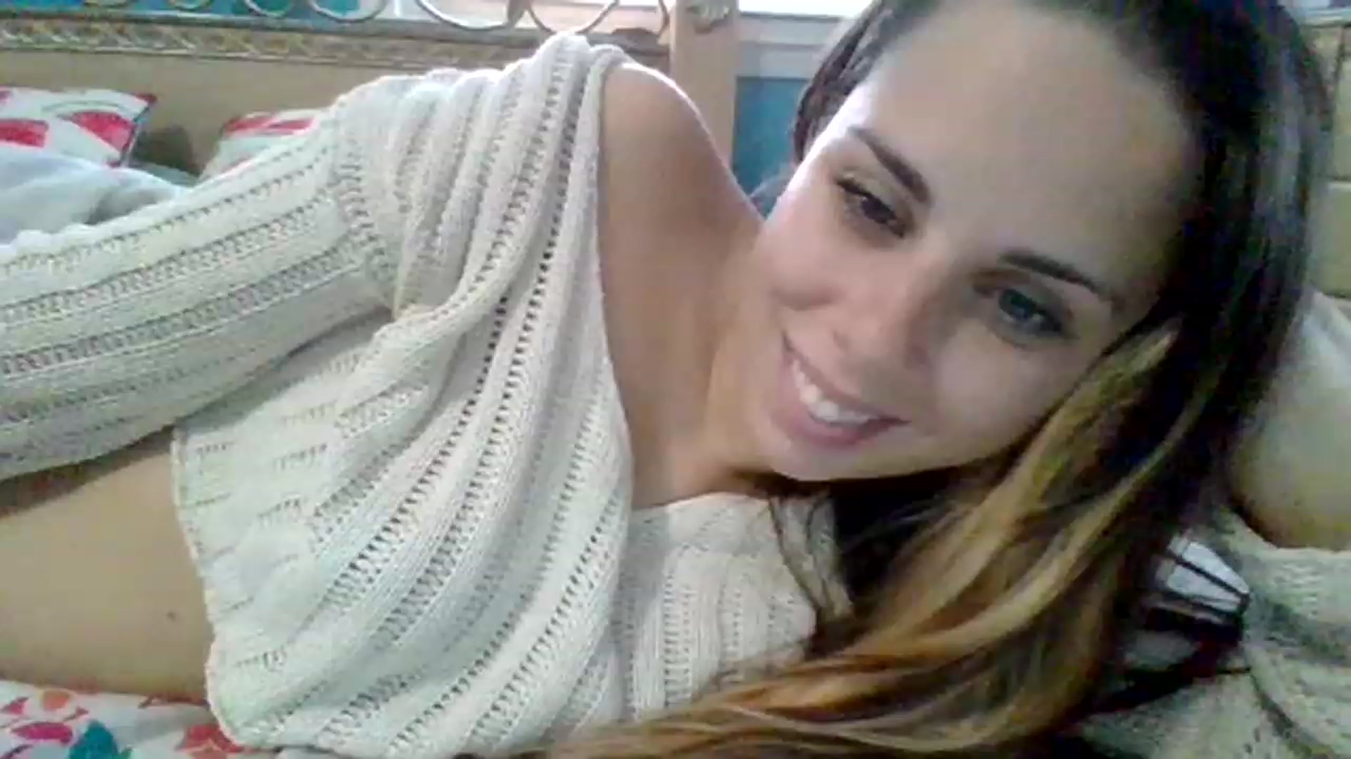 Gallery image thumbnail from KinleySweetie's myfreecams stream on, 05/02/2023, 17:08 image 17 of 20