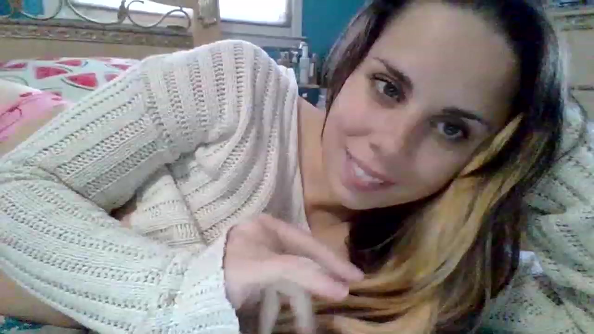 Gallery image thumbnail from KinleySweetie's myfreecams stream on, 05/02/2023, 17:43 image 12 of 20