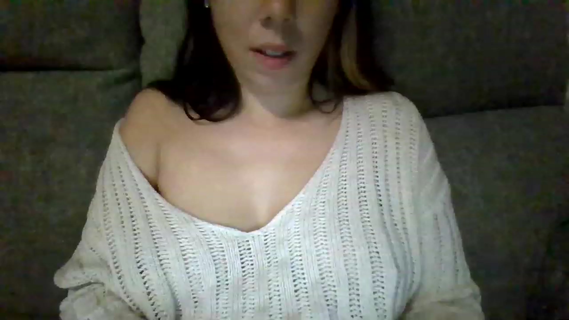 Gallery image thumbnail from KinleySweetie's myfreecams stream on, 05/03/2023, 01:45 image 4 of 20