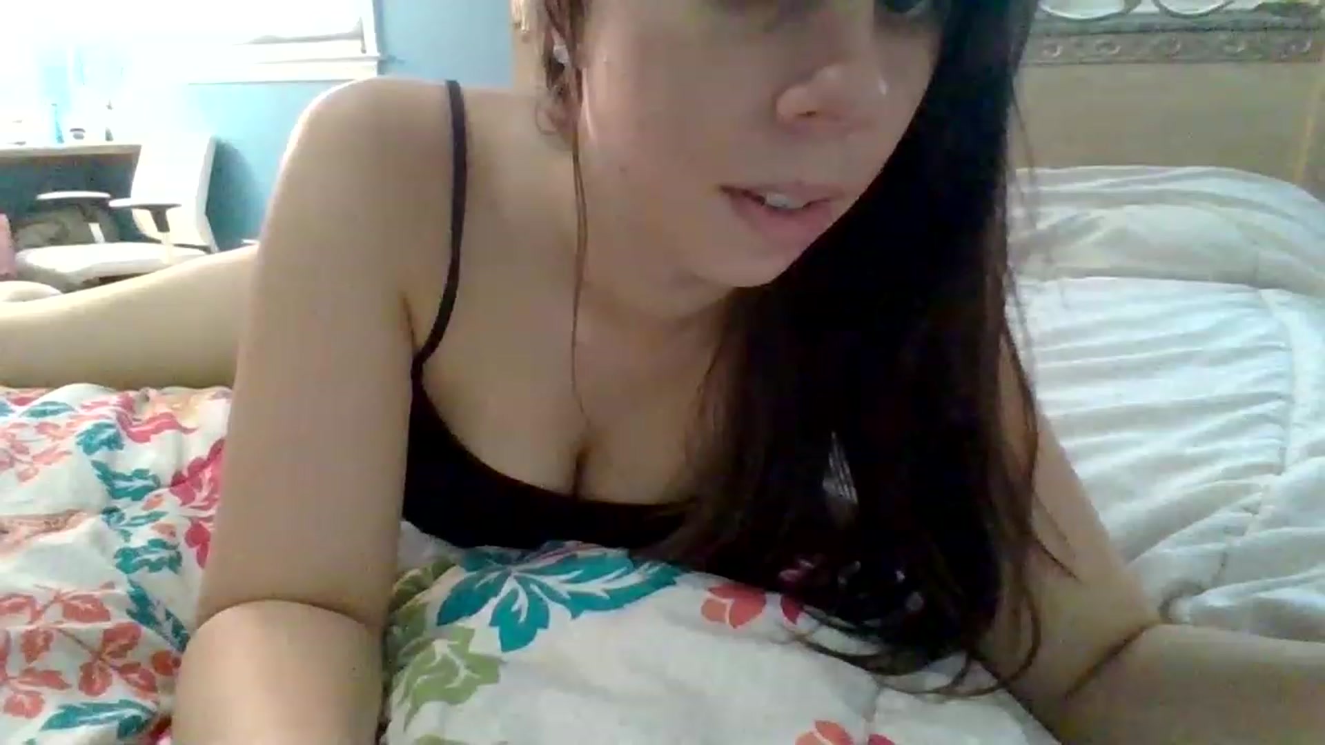 Gallery image thumbnail from KinleySweetie's myfreecams stream on, 05/08/2023, 16:46 image 15 of 20