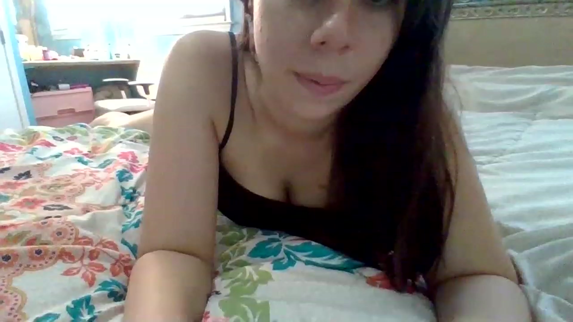 Gallery image thumbnail from KinleySweetie's myfreecams stream on, 05/08/2023, 16:46 image 18 of 20