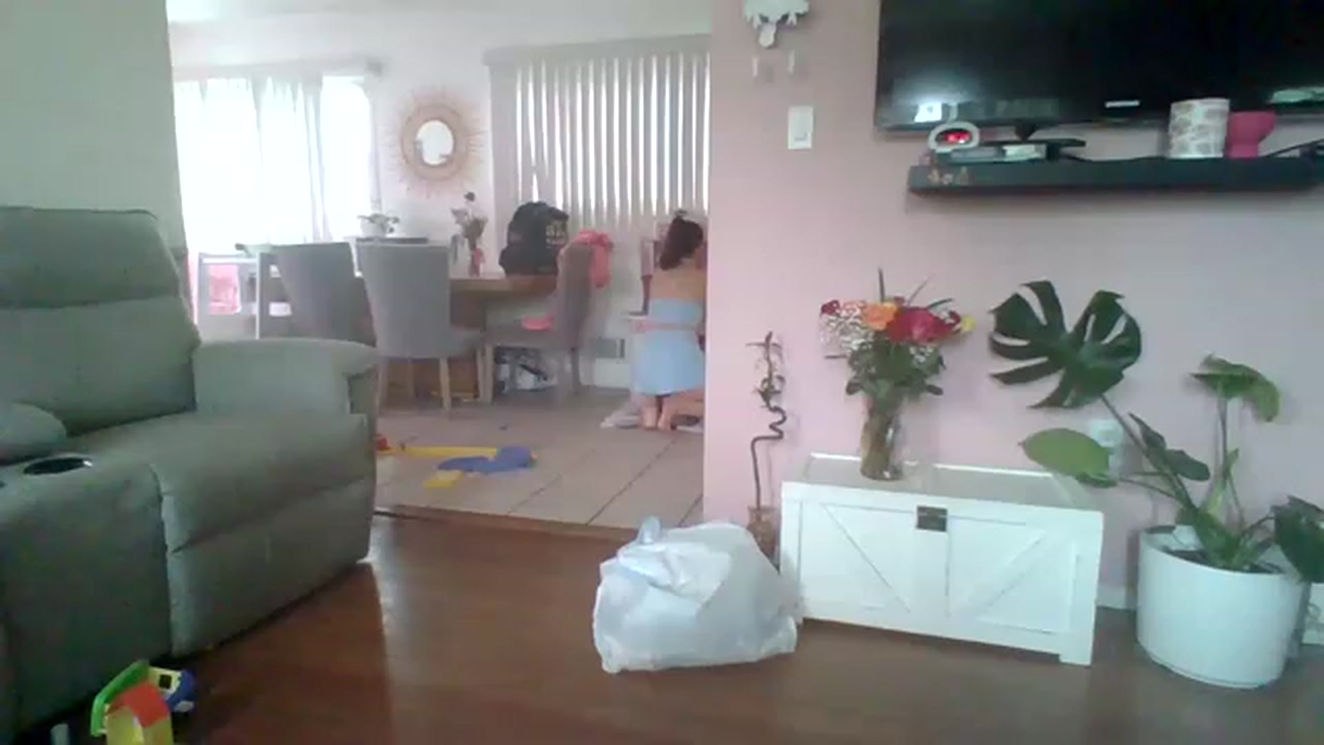 Gallery image thumbnail from KinleySweetie's myfreecams stream on, 05/16/2023, 20:58 image 5 of 20