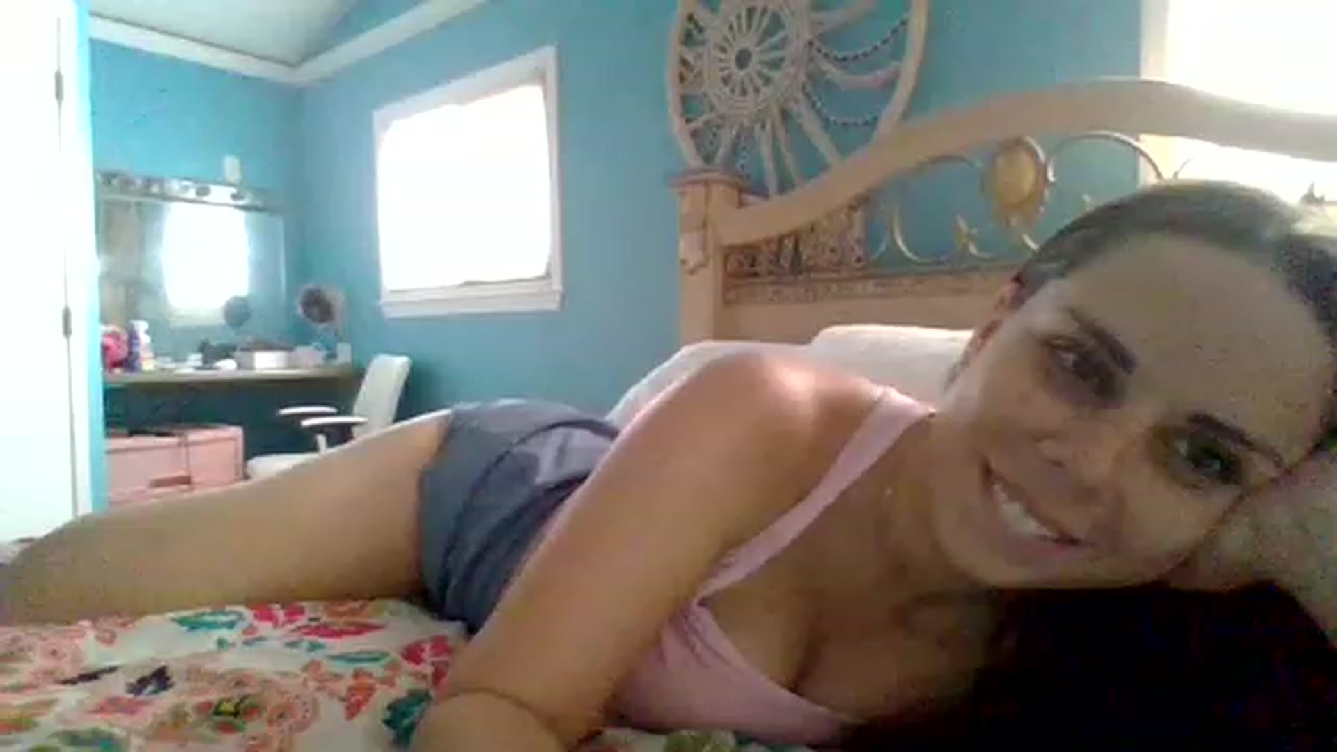 Gallery image thumbnail from KinleySweetie's myfreecams stream on, 06/07/2023, 13:13 image 7 of 20