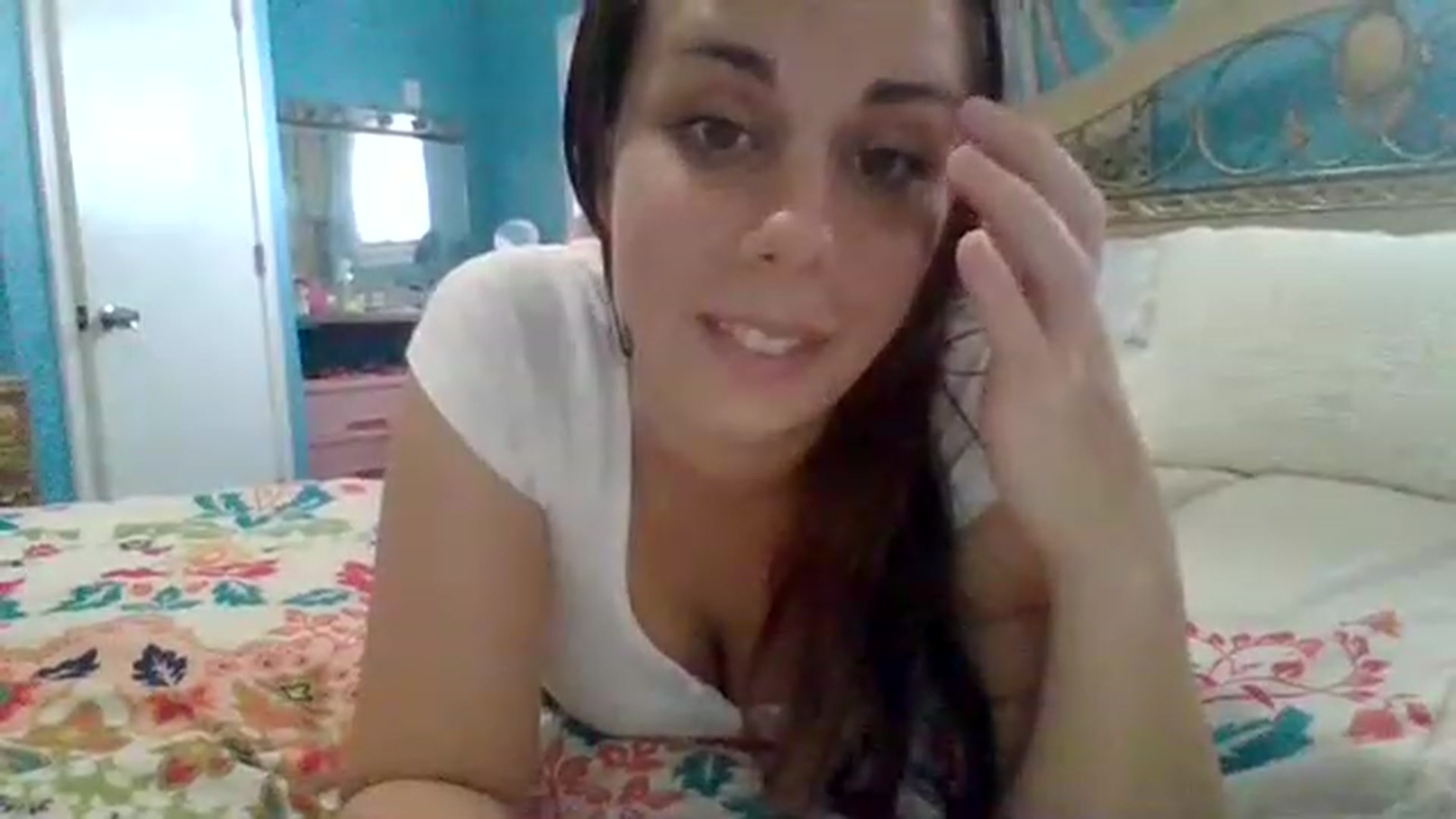 Gallery image thumbnail from KinleySweetie's myfreecams stream on, 06/13/2023, 17:45 image 14 of 20