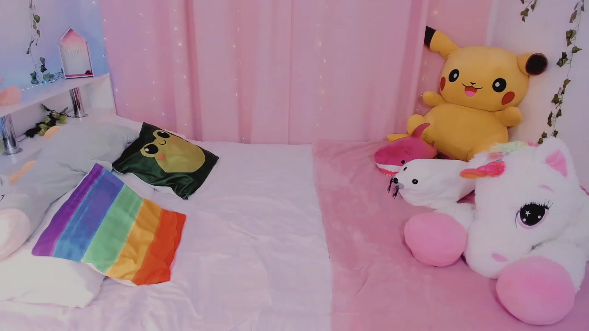 Gallery image thumbnail from KipaHimari's myfreecams stream on, 11/22/2022, 01:05 image 12 of 20