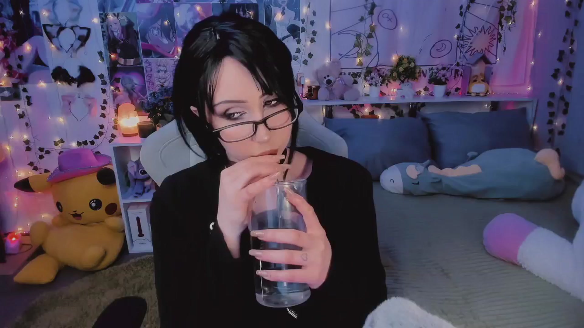 Gallery image thumbnail from KipaHimari's myfreecams stream on, 05/25/2024, 24:25 image 17 of 20