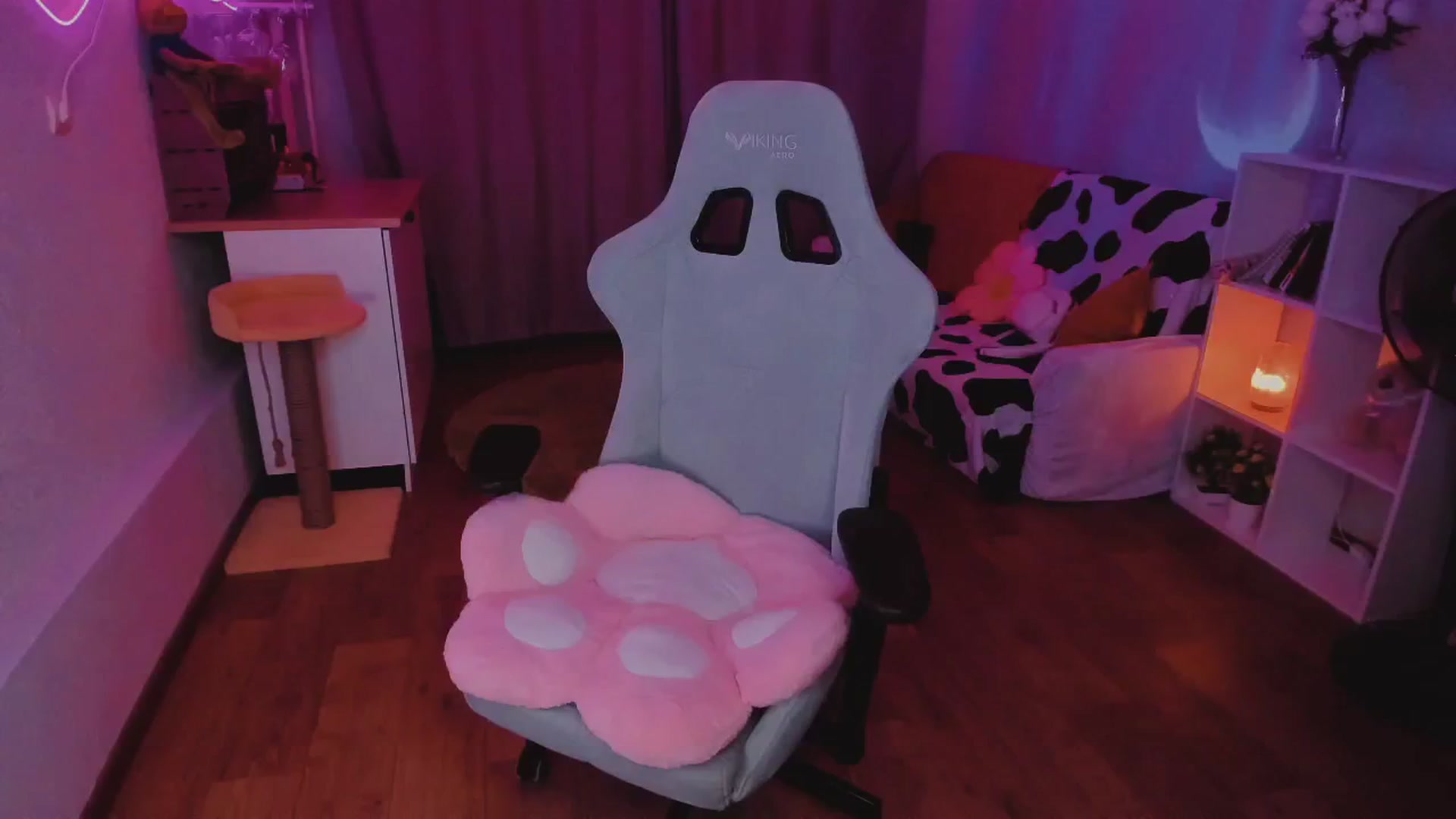 Gallery image thumbnail from KipaHimari's myfreecams stream on, 08/31/2024, 18:09 image 4 of 20