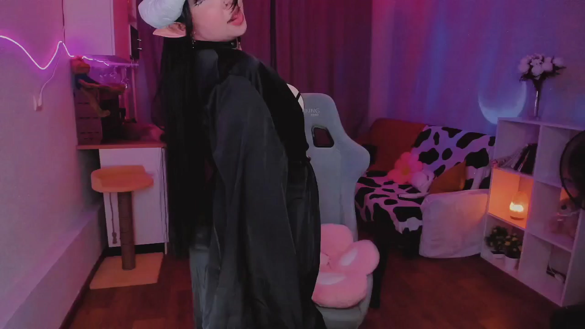 Gallery image thumbnail from KipaHimari's myfreecams stream on, 08/31/2024, 18:36 image 7 of 20