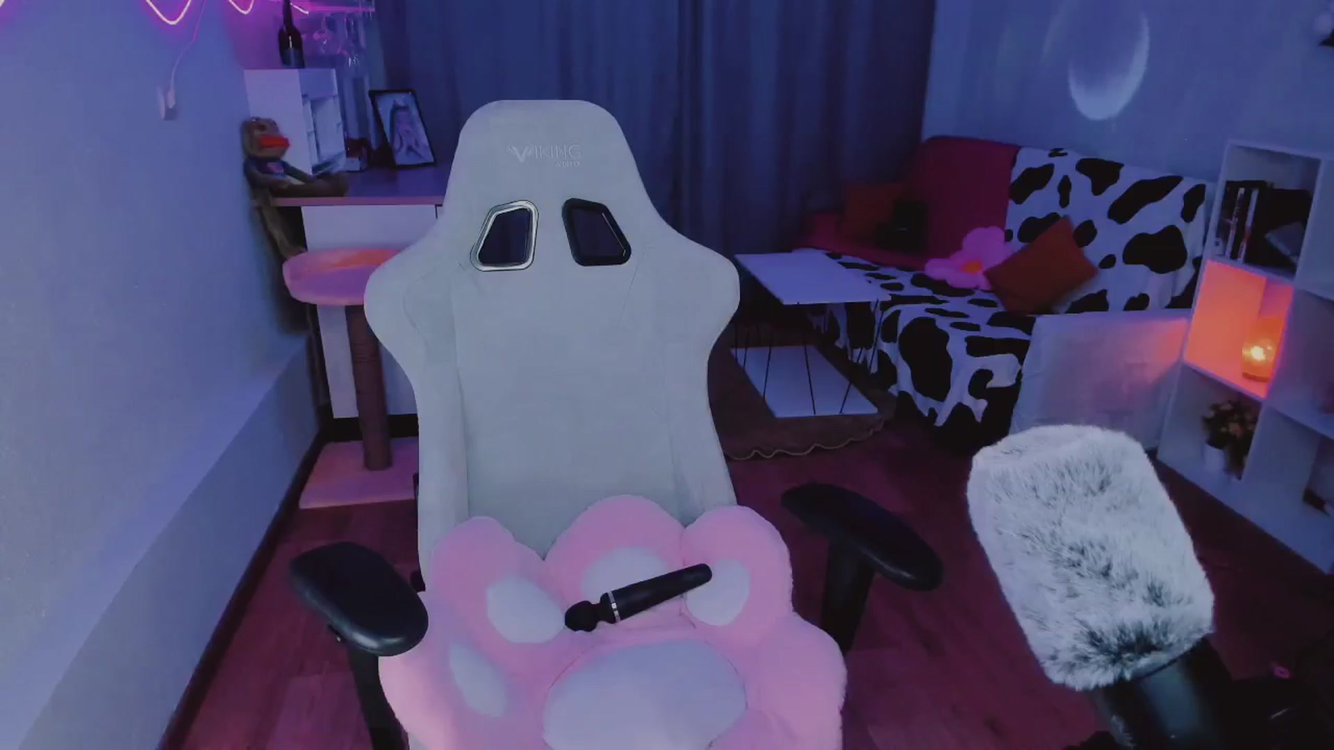 Gallery image thumbnail from KipaHimari's myfreecams stream on, 09/12/2024, 16:57 image 18 of 20