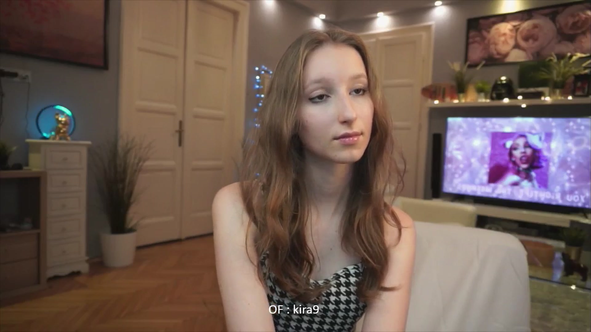 Gallery image thumbnail from Kira9's myfreecams stream on, 08/10/2025, 18:40 image 3 of 20