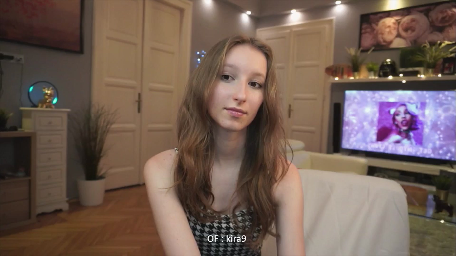 Gallery image thumbnail from Kira9's myfreecams stream on, 08/10/2025, 18:40 image 1 of 20