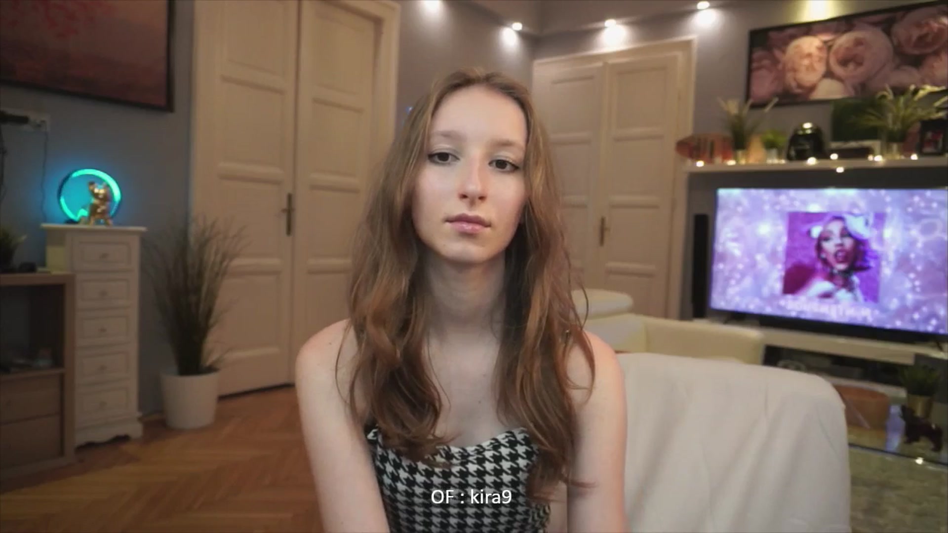 Gallery image thumbnail from Kira9's myfreecams stream on, 08/10/2025, 18:40 image 10 of 20