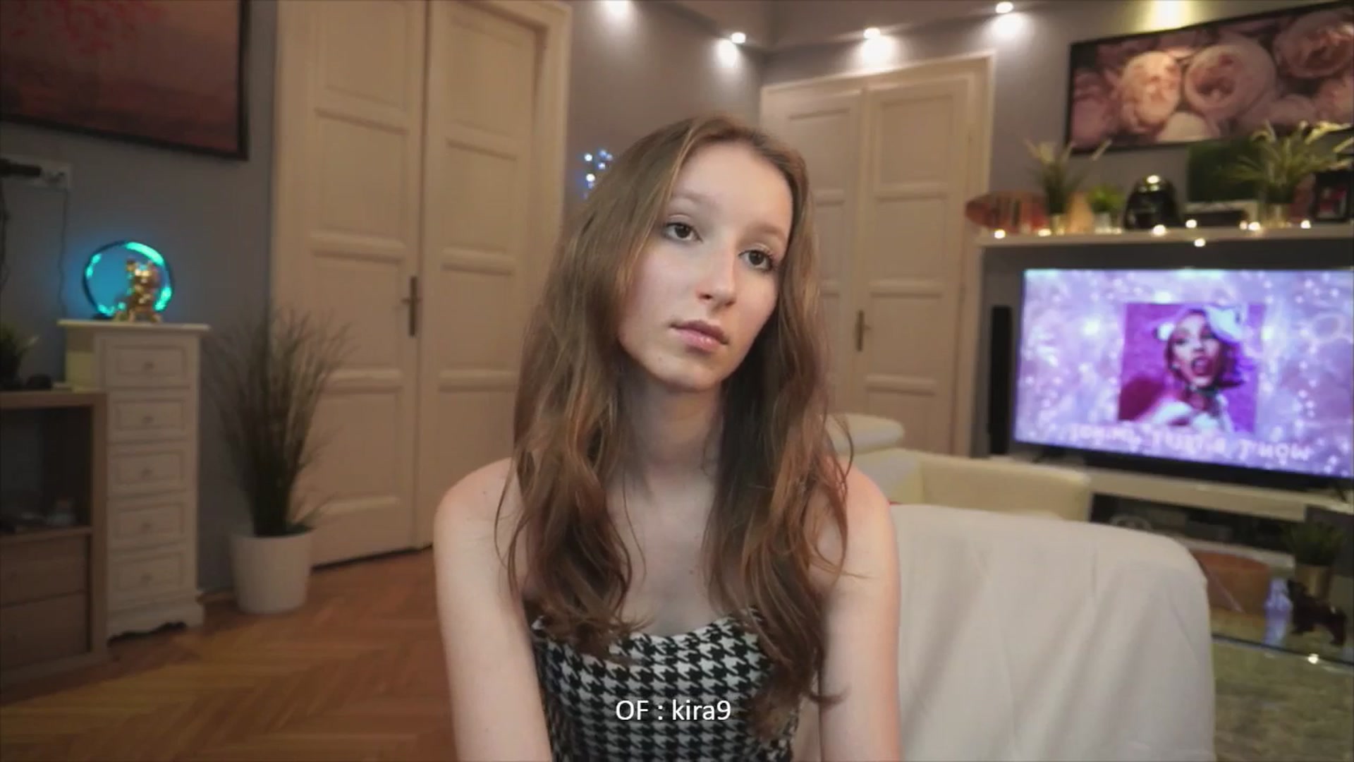Gallery image thumbnail from Kira9's myfreecams stream on, 08/10/2025, 18:40 image 8 of 20