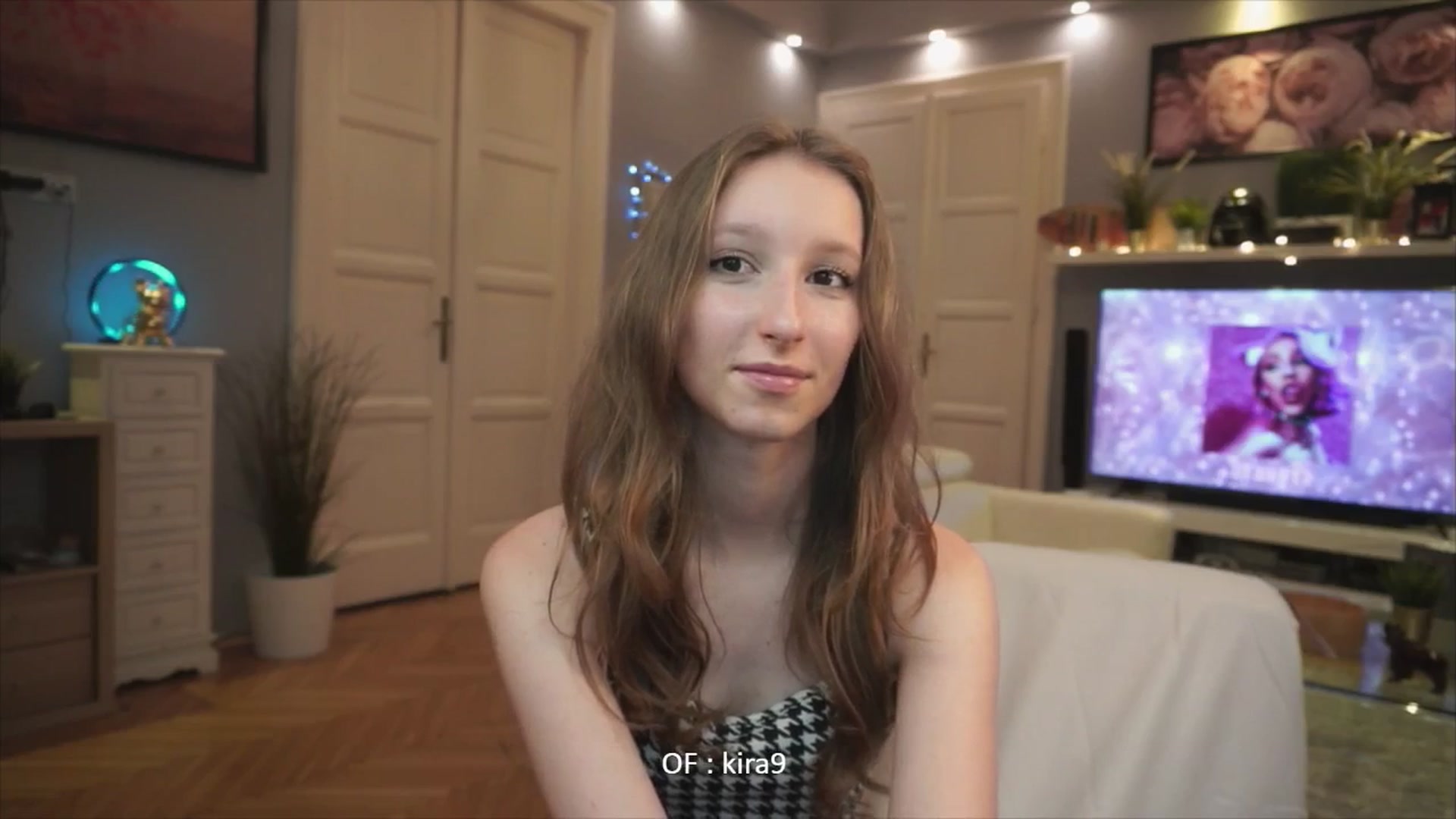Gallery image thumbnail from Kira9's myfreecams stream on, 08/10/2025, 18:40 image 13 of 20