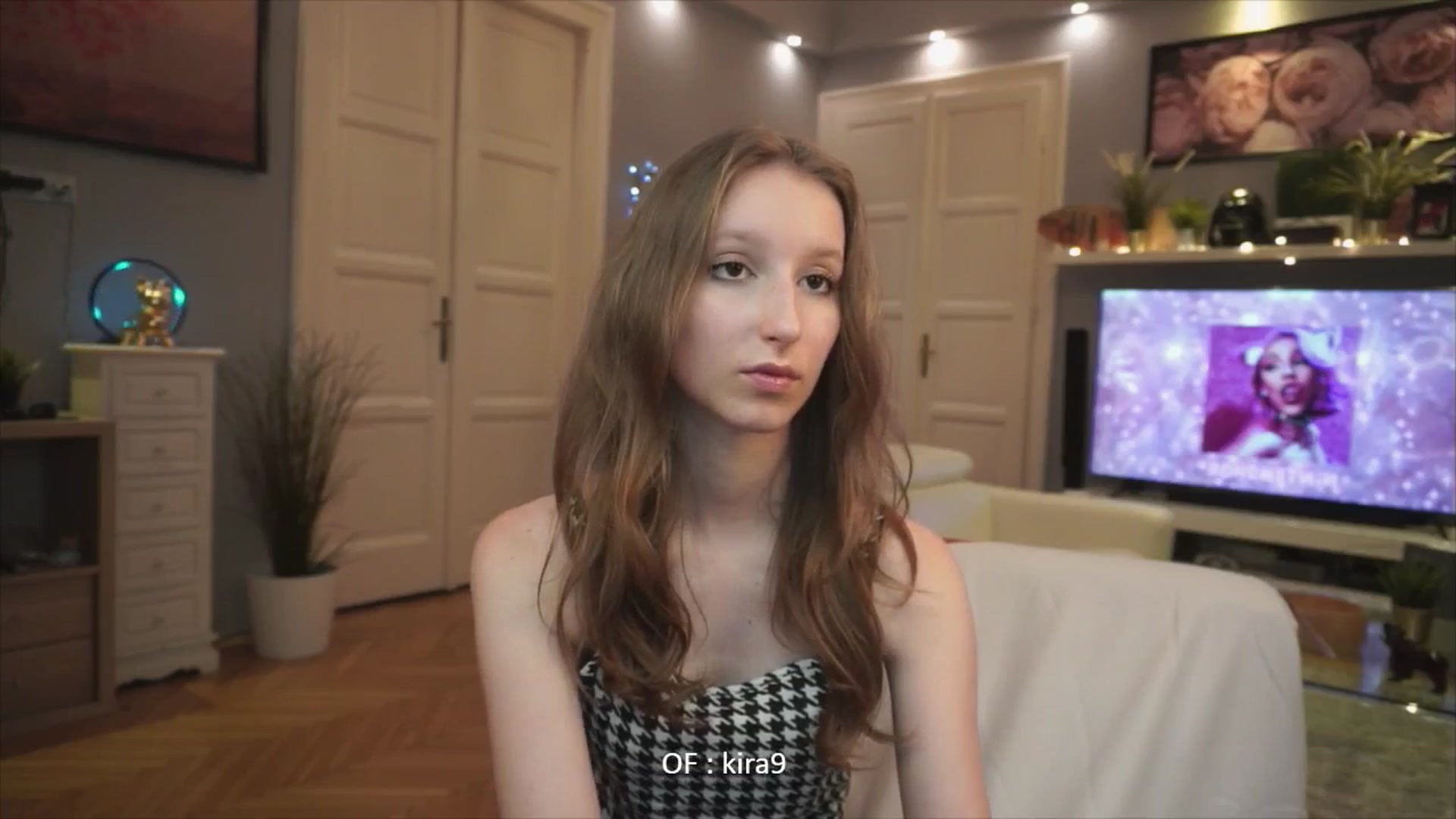 Gallery image thumbnail from Kira9's myfreecams stream on, 08/10/2025, 18:40 image 11 of 20
