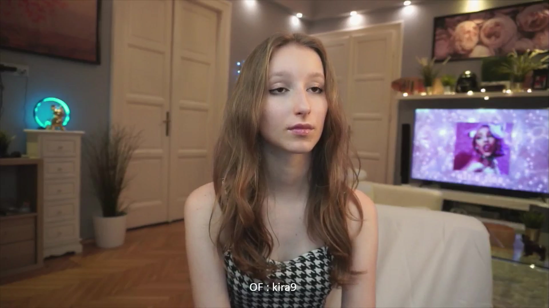 Gallery image thumbnail from Kira9's myfreecams stream on, 08/10/2025, 18:40 image 5 of 20