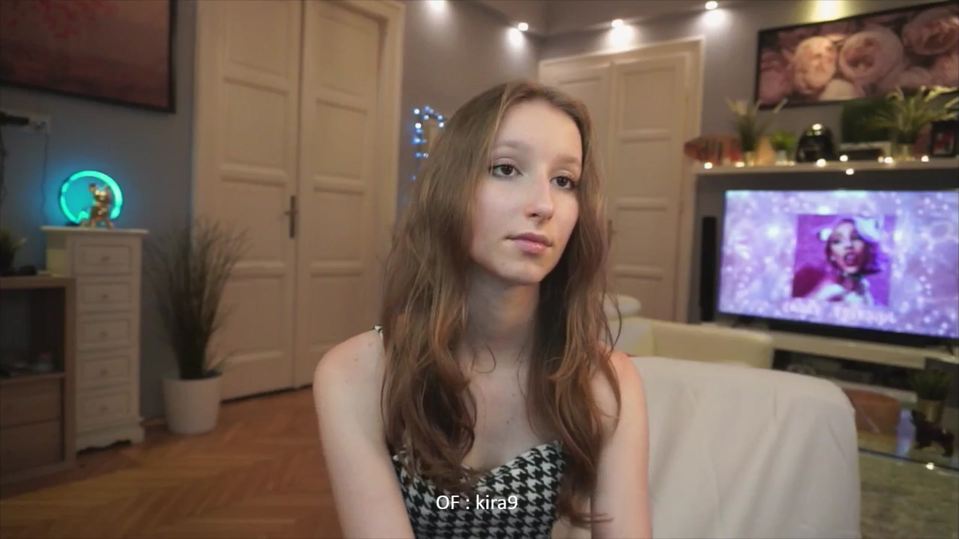 Gallery image thumbnail from Kira9's myfreecams stream on, 08/10/2025, 18:40 image 20 of 20