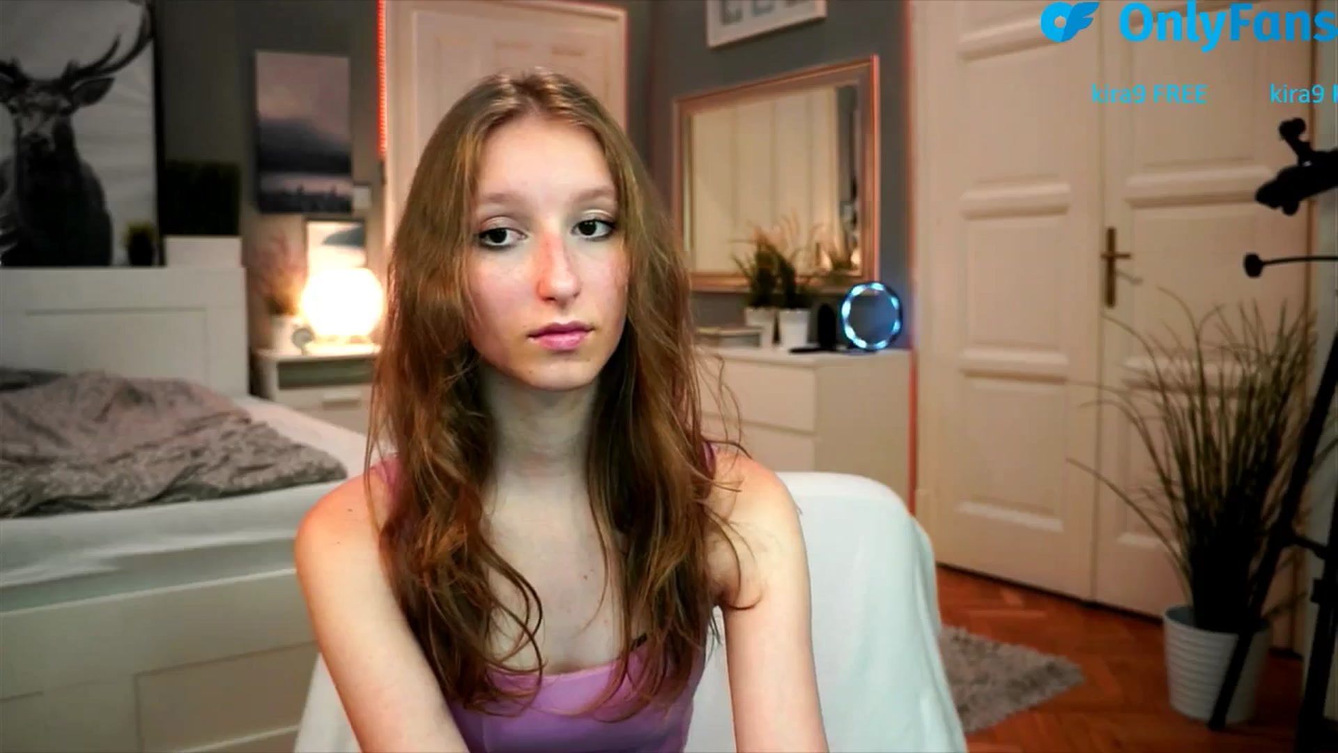 Gallery image thumbnail from Kira9's myfreecams stream on, 08/22/2025, 19:20 image 11 of 20
