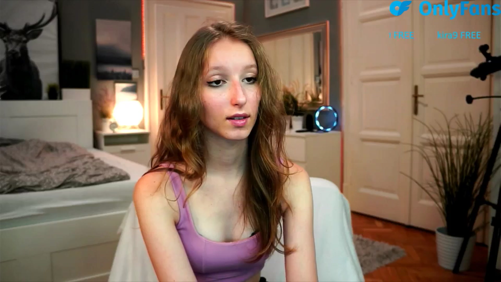 Gallery image thumbnail from Kira9's myfreecams stream on, 08/22/2025, 19:20 image 5 of 20
