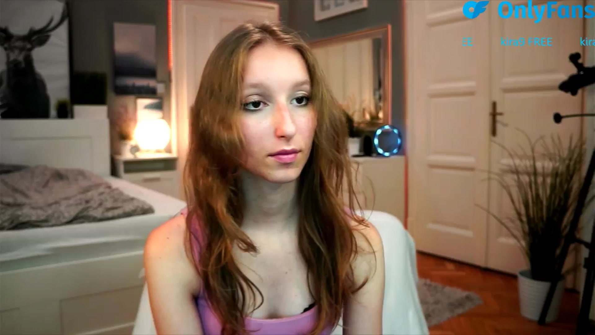 Gallery image thumbnail from Kira9's myfreecams stream on, 08/22/2025, 19:20 image 13 of 20