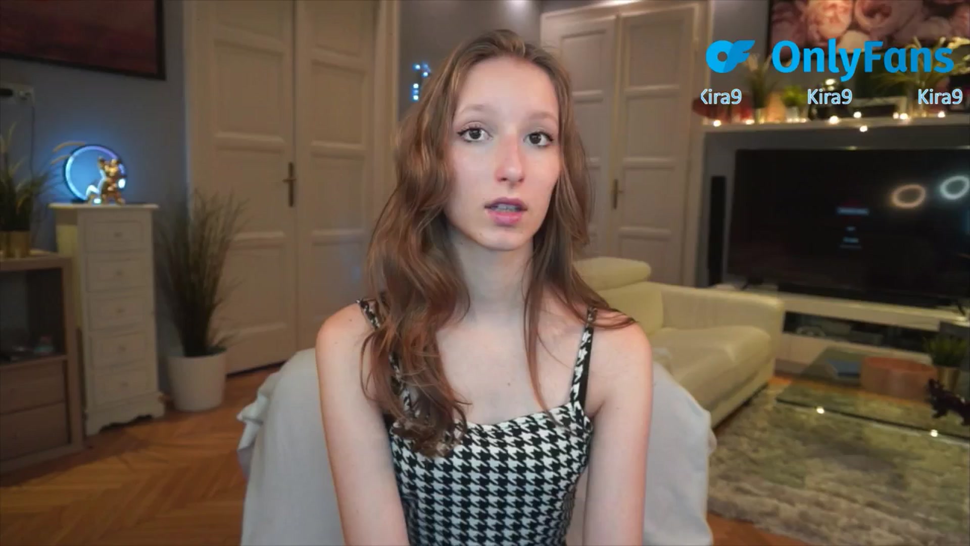 Gallery image thumbnail from Kira9's myfreecams stream on, 08/23/2025, 17:07 image 8 of 20
