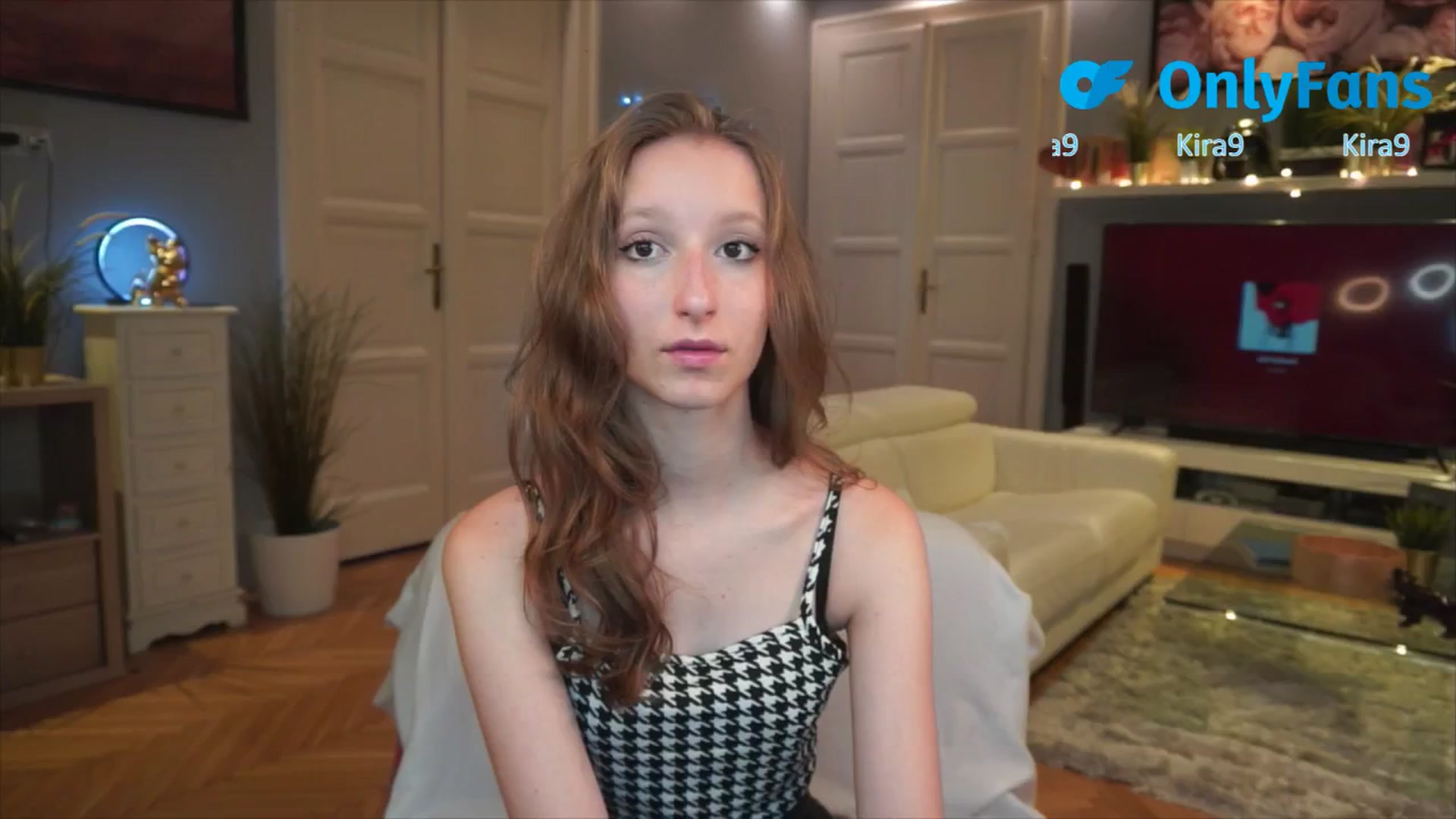 Gallery image thumbnail from Kira9's myfreecams stream on, 08/23/2025, 17:54 image 16 of 20