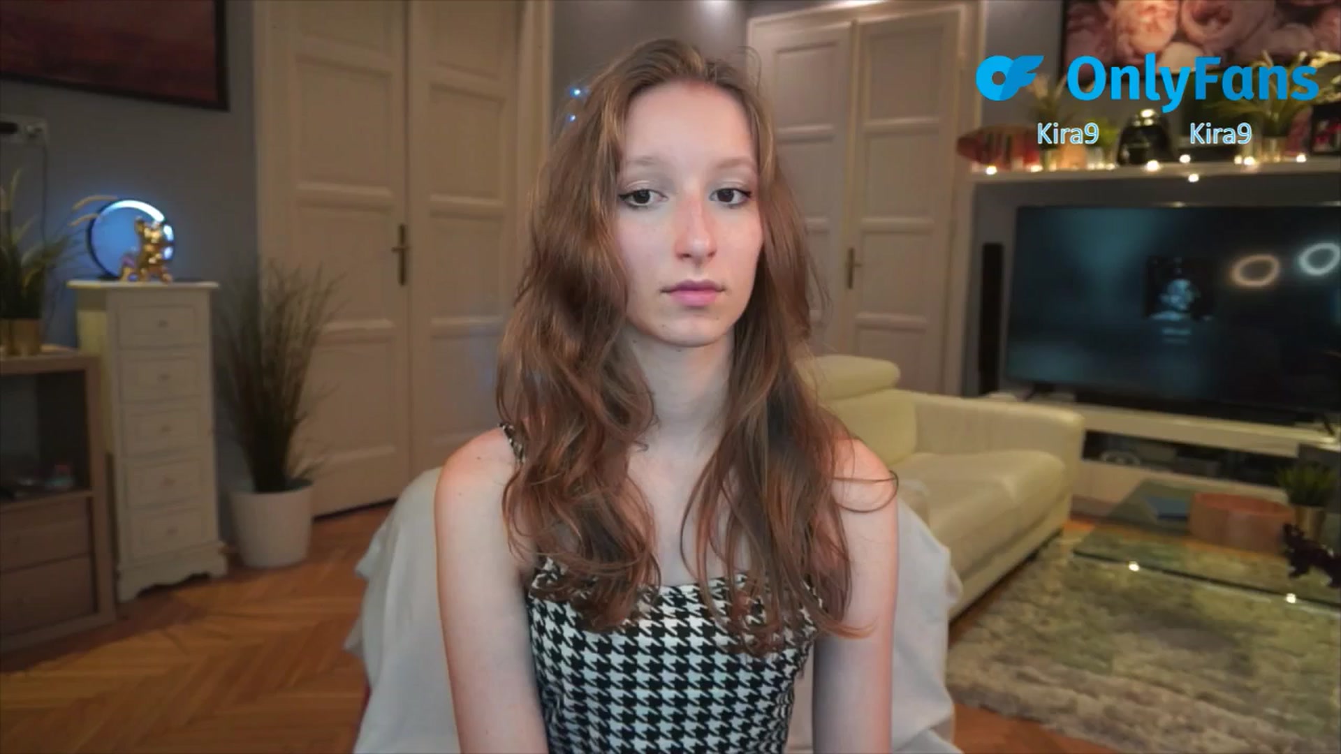 Gallery image thumbnail from Kira9's myfreecams stream on, 08/23/2025, 17:54 image 5 of 20