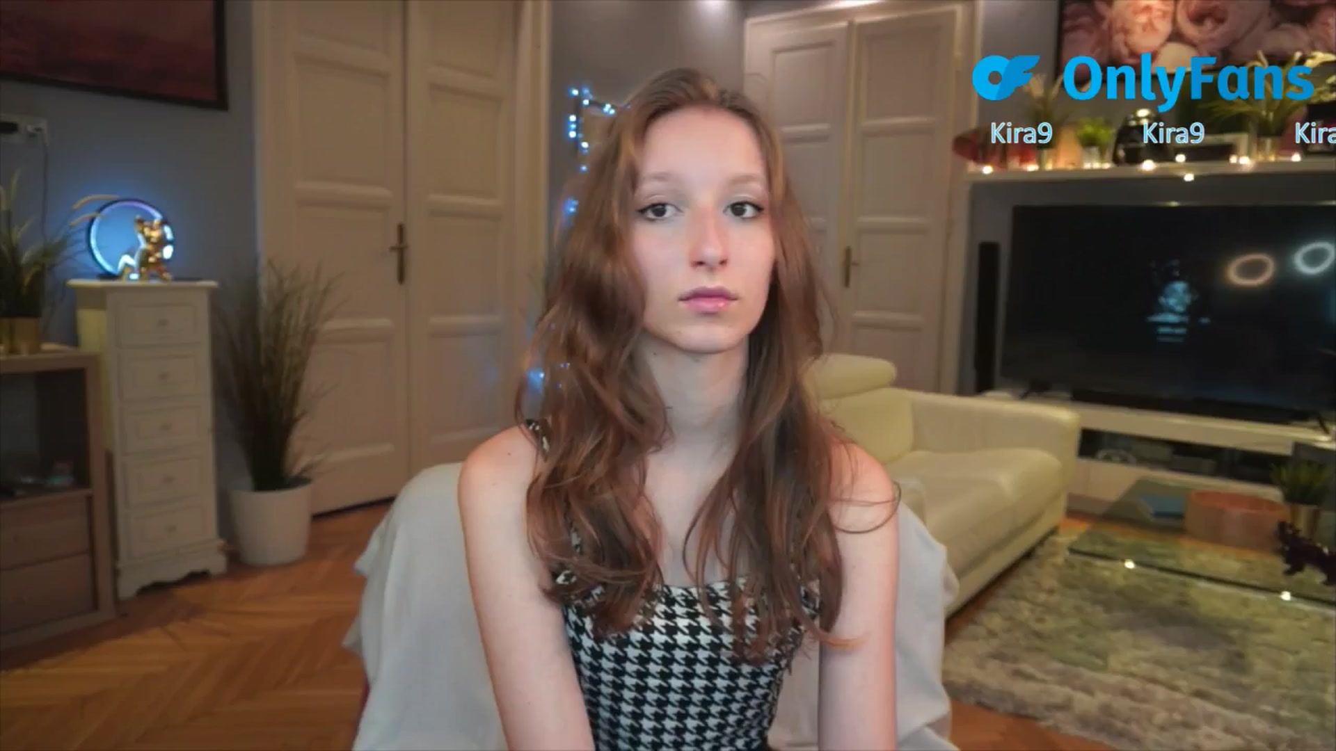 Gallery image thumbnail from Kira9's myfreecams stream on, 08/23/2025, 17:54 image 8 of 20