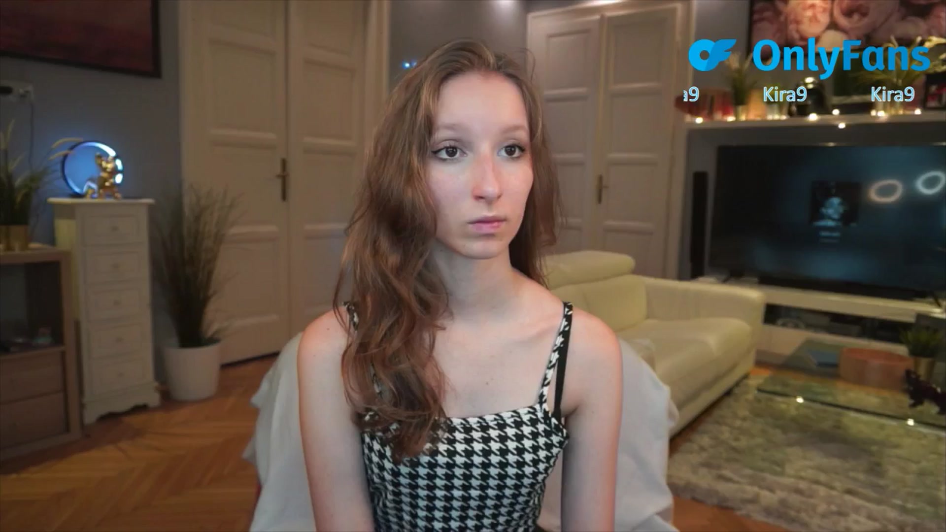 Gallery image thumbnail from Kira9's myfreecams stream on, 08/23/2025, 17:54 image 9 of 20