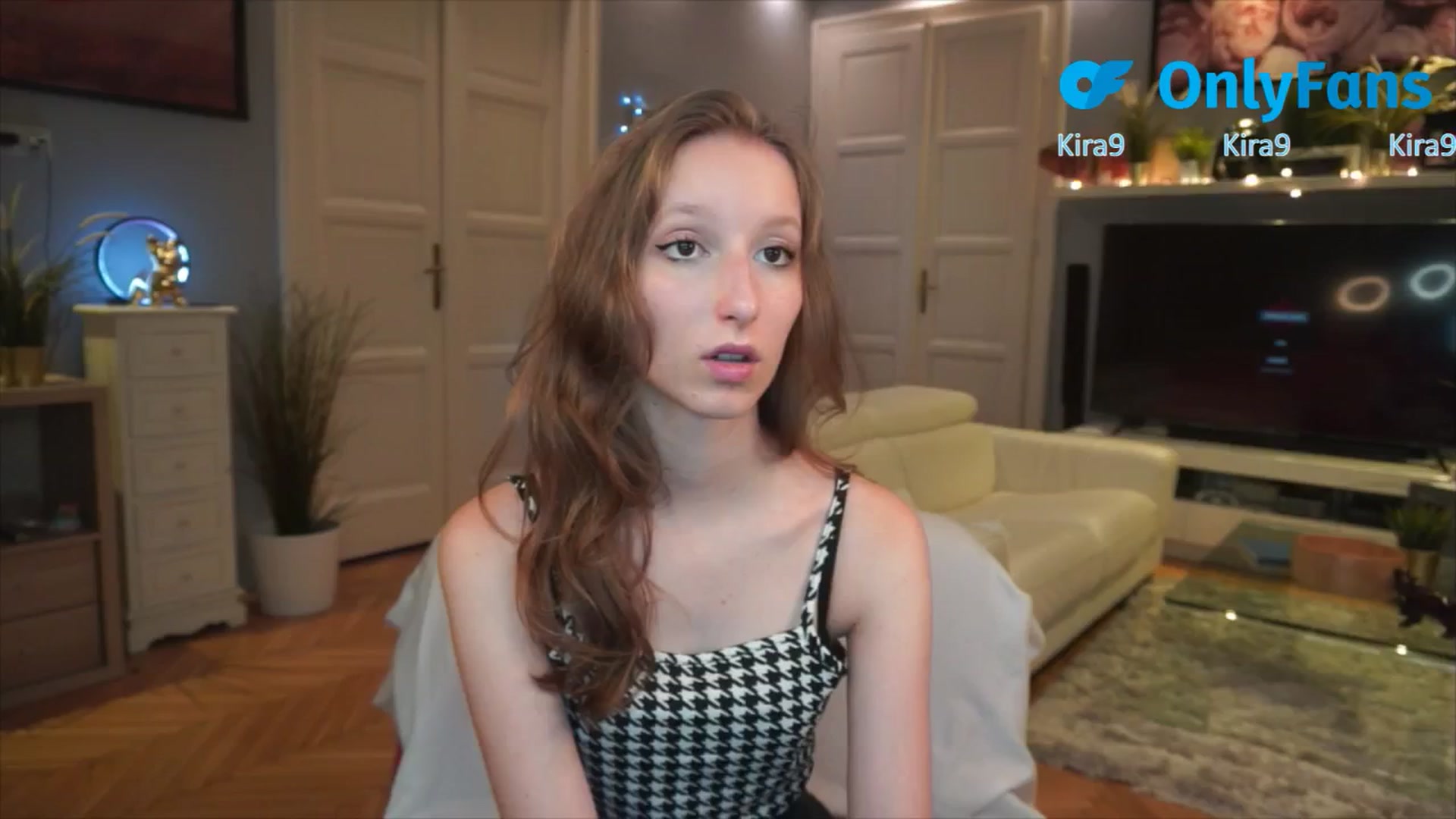 Gallery image thumbnail from Kira9's myfreecams stream on, 08/23/2025, 17:54 image 13 of 20