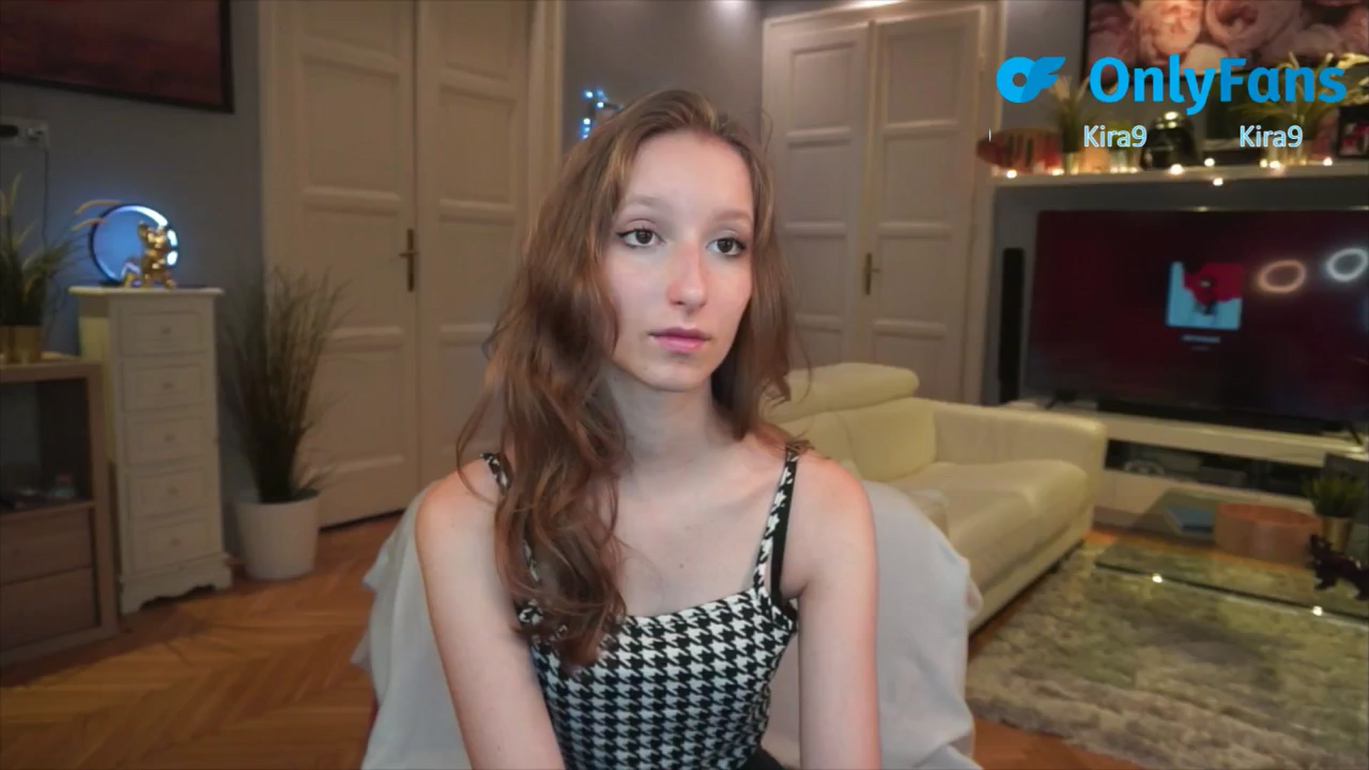 Gallery image thumbnail from Kira9's myfreecams stream on, 08/23/2025, 17:54 image 14 of 20