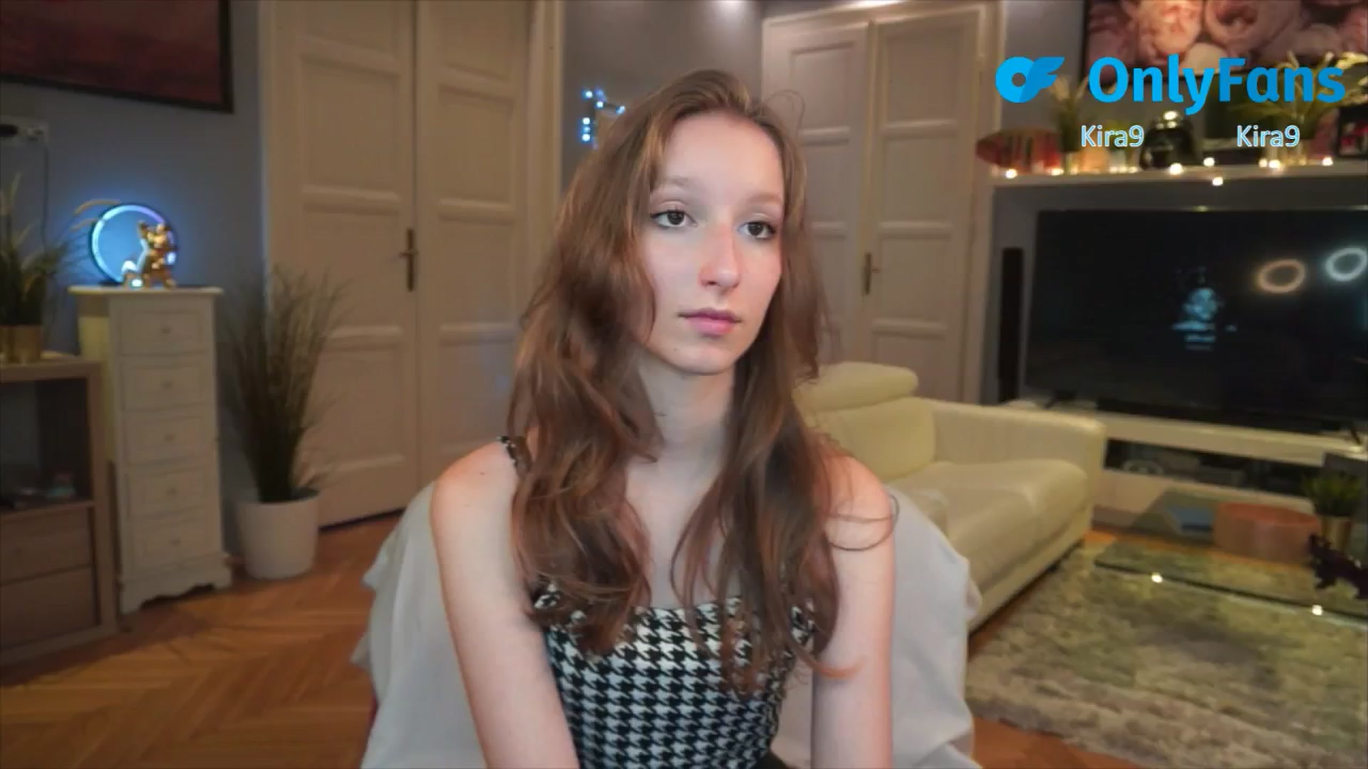 Gallery image thumbnail from Kira9's myfreecams stream on, 08/23/2025, 17:54 image 7 of 20