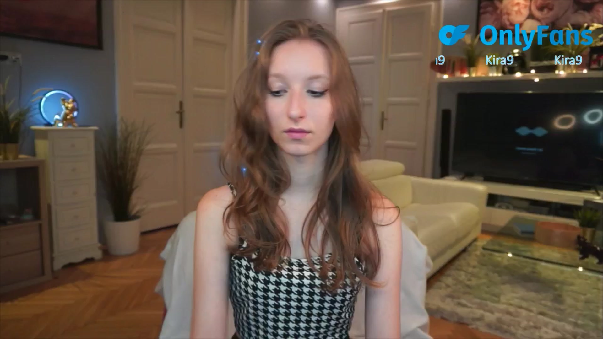 Gallery image thumbnail from Kira9's myfreecams stream on, 08/23/2025, 17:54 image 2 of 20