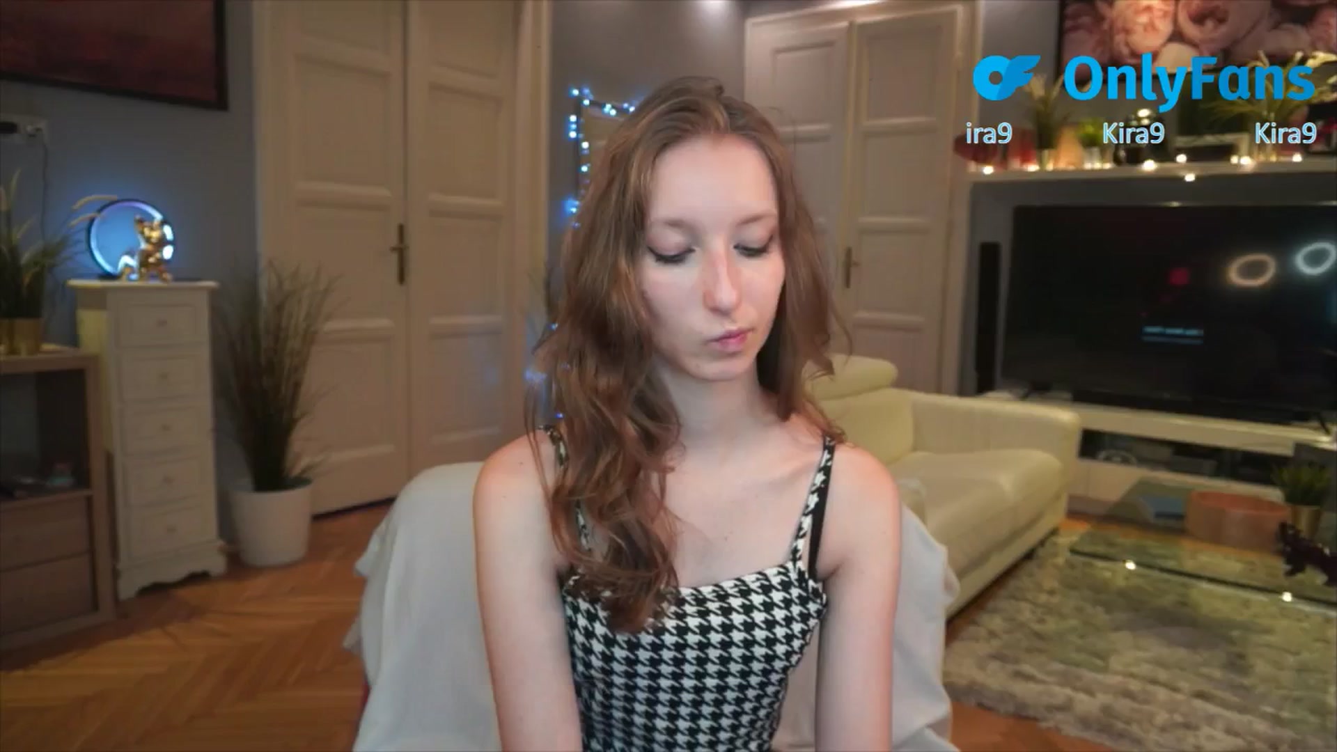 Gallery image thumbnail from Kira9's myfreecams stream on, 08/23/2025, 17:54 image 18 of 20