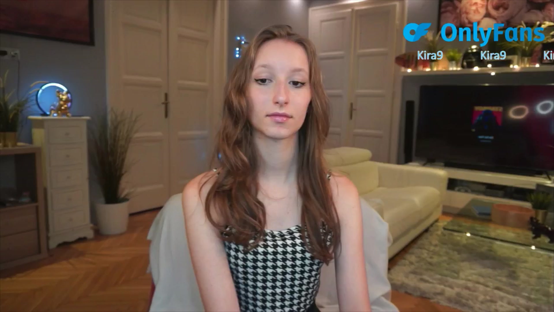 Gallery image thumbnail from Kira9's myfreecams stream on, 08/23/2025, 19:43 image 1 of 20