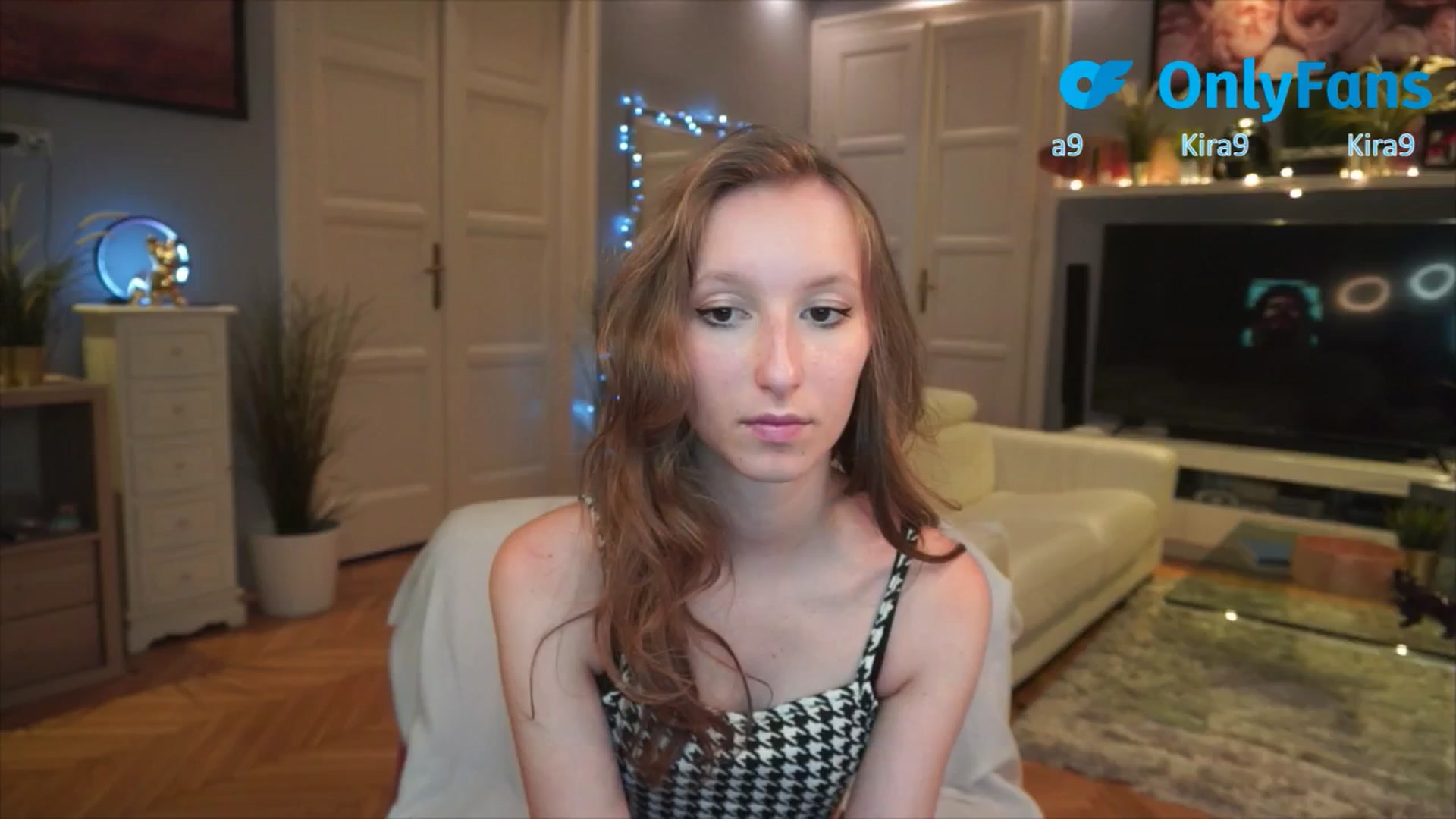 Gallery image thumbnail from Kira9's myfreecams stream on, 08/23/2025, 19:43 image 11 of 20