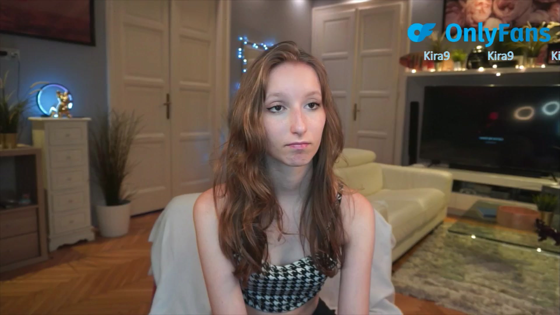 Gallery image thumbnail from Kira9's myfreecams stream on, 08/23/2025, 19:43 image 5 of 20