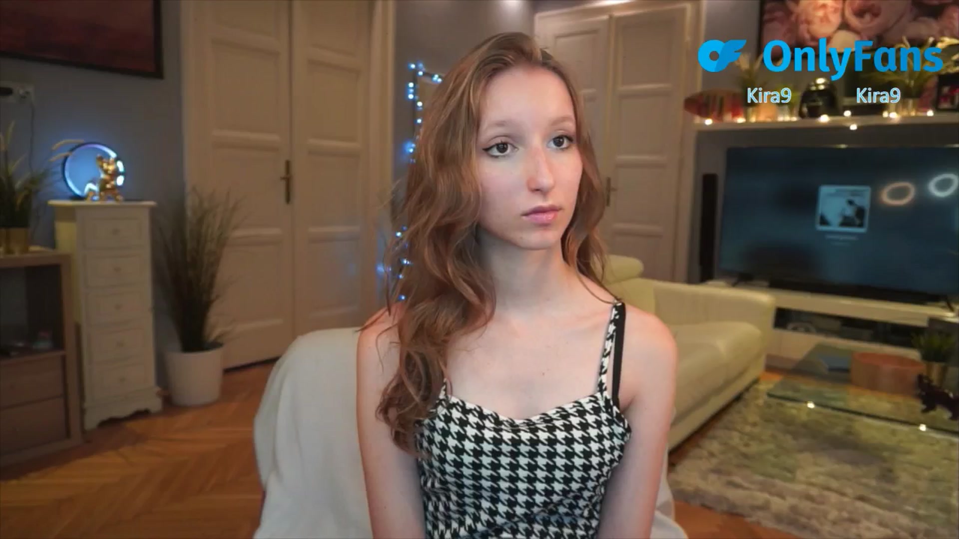 Gallery image thumbnail from Kira9's myfreecams stream on, 08/23/2025, 19:43 image 19 of 20