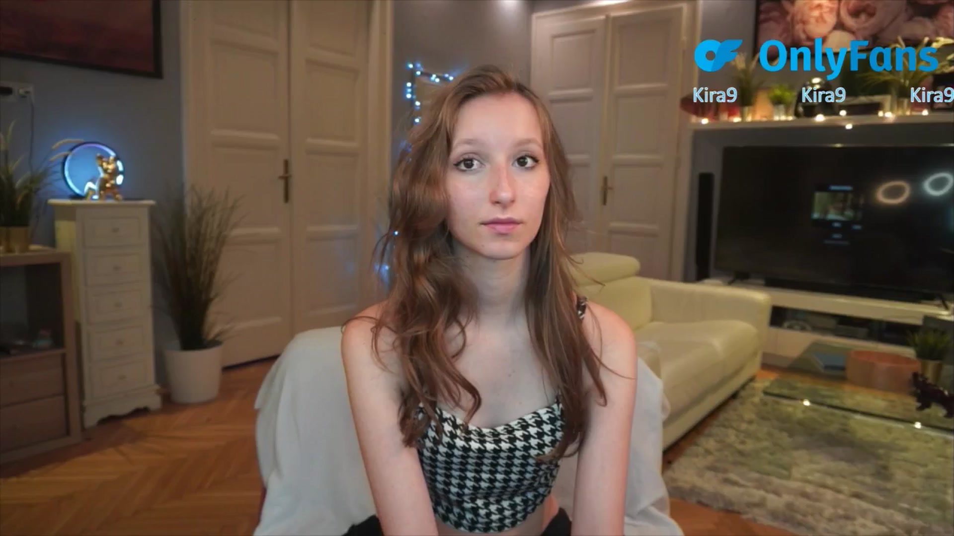 Gallery image thumbnail from Kira9's myfreecams stream on, 08/23/2025, 19:43 image 7 of 20