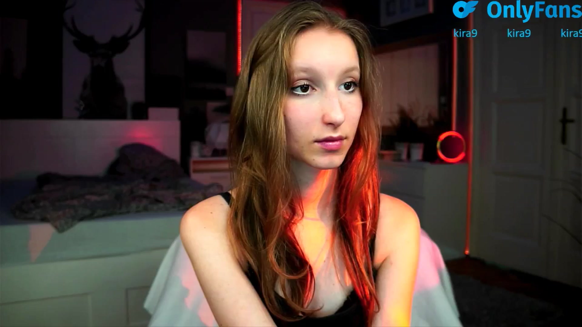 Gallery image thumbnail from Kira9's myfreecams stream on, 08/25/2025, 17:00 image 10 of 20