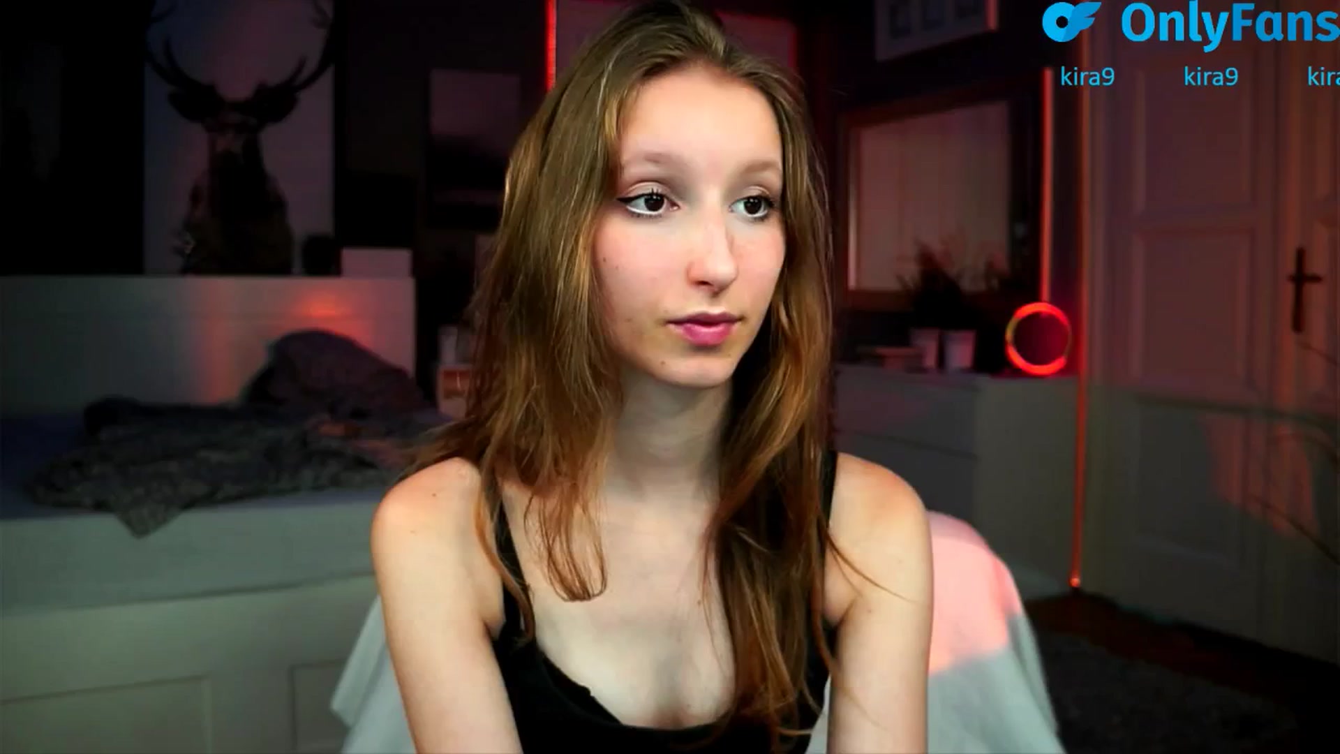 Gallery image thumbnail from Kira9's myfreecams stream on, 08/25/2025, 17:00 image 4 of 20