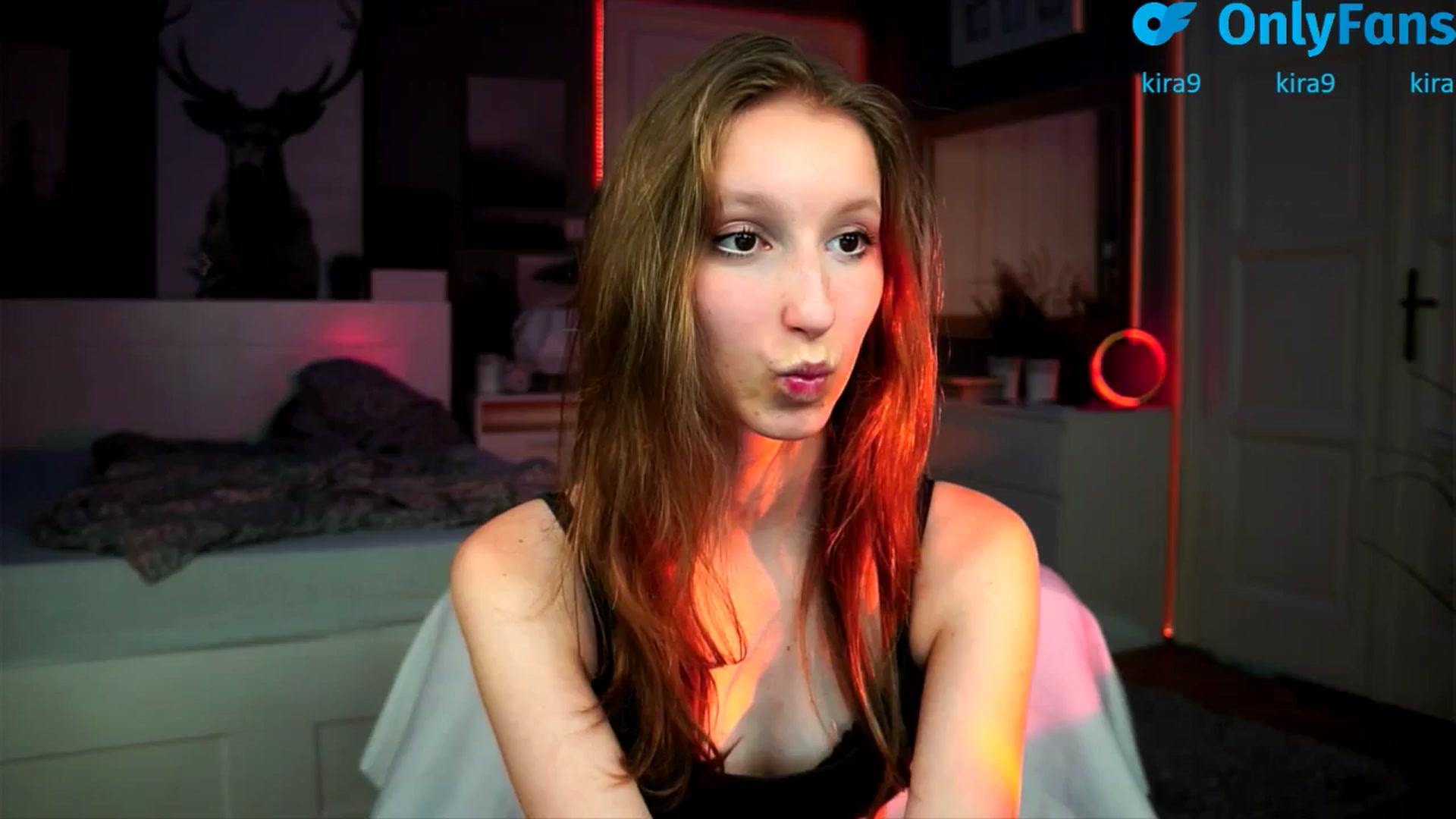 Gallery image thumbnail from Kira9's myfreecams stream on, 08/25/2025, 17:00 image 5 of 20