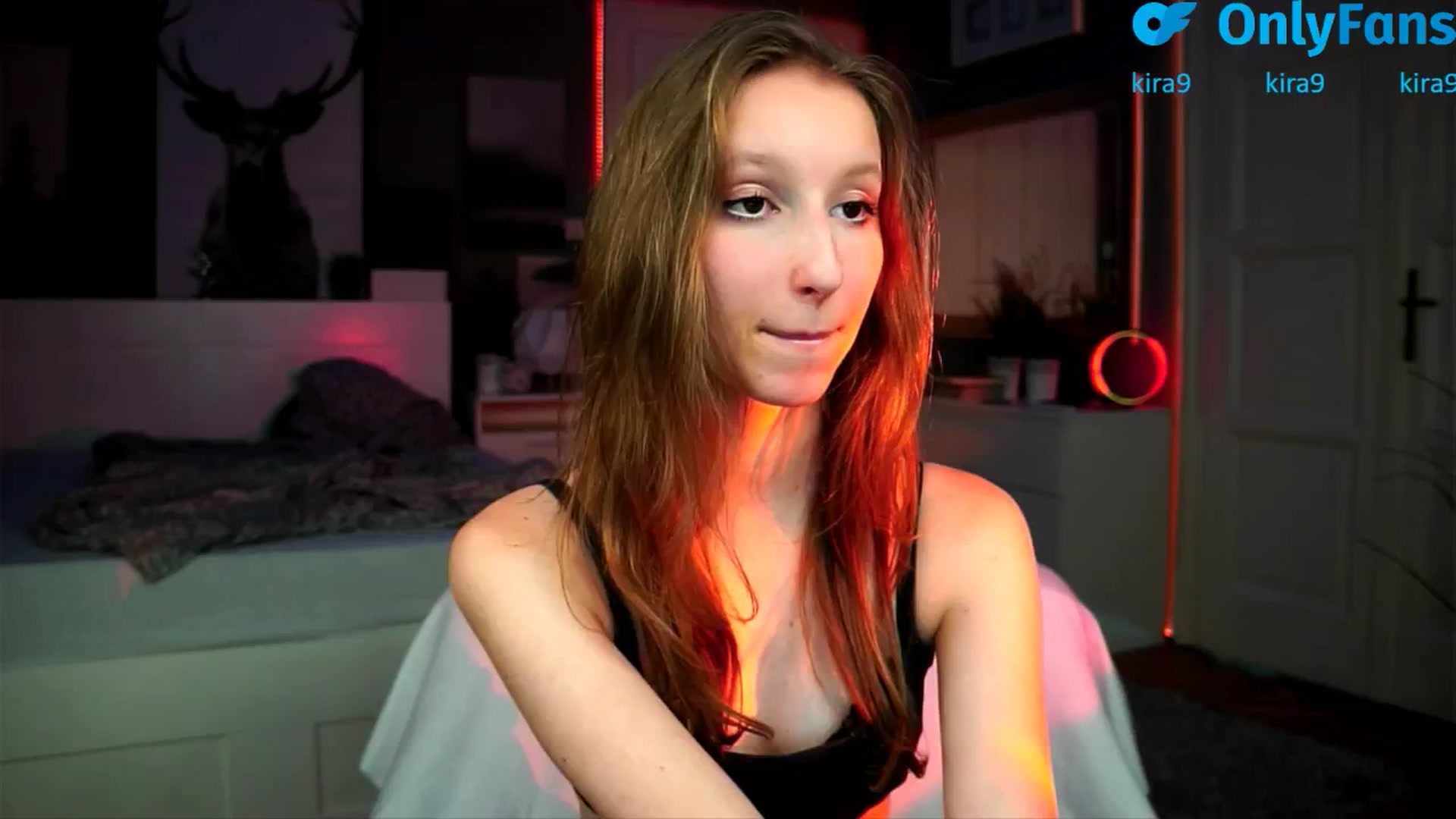 Gallery image thumbnail from Kira9's myfreecams stream on, 08/25/2025, 17:00 image 6 of 20