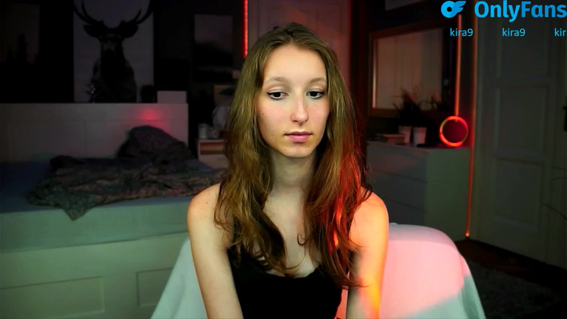 Gallery image thumbnail from Kira9's myfreecams stream on, 08/25/2025, 18:04 image 7 of 20