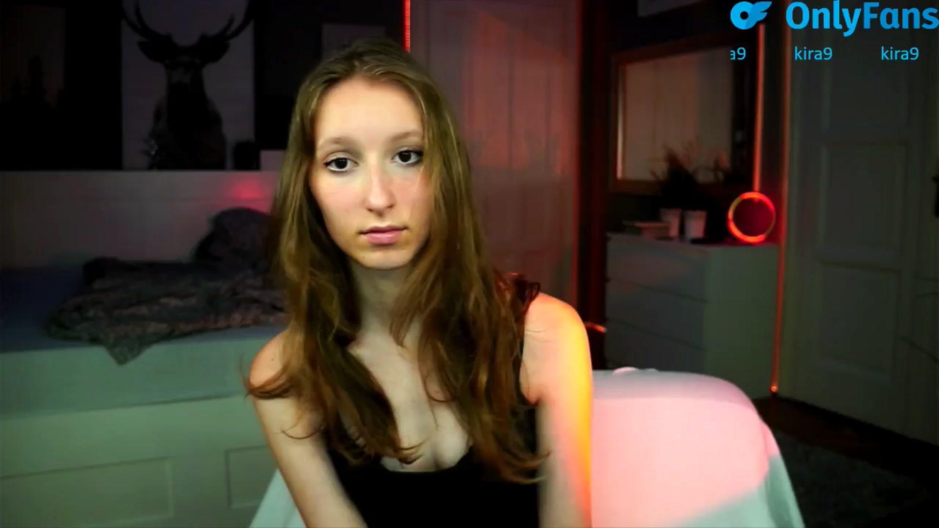 Gallery image thumbnail from Kira9's myfreecams stream on, 08/25/2025, 18:04 image 5 of 20