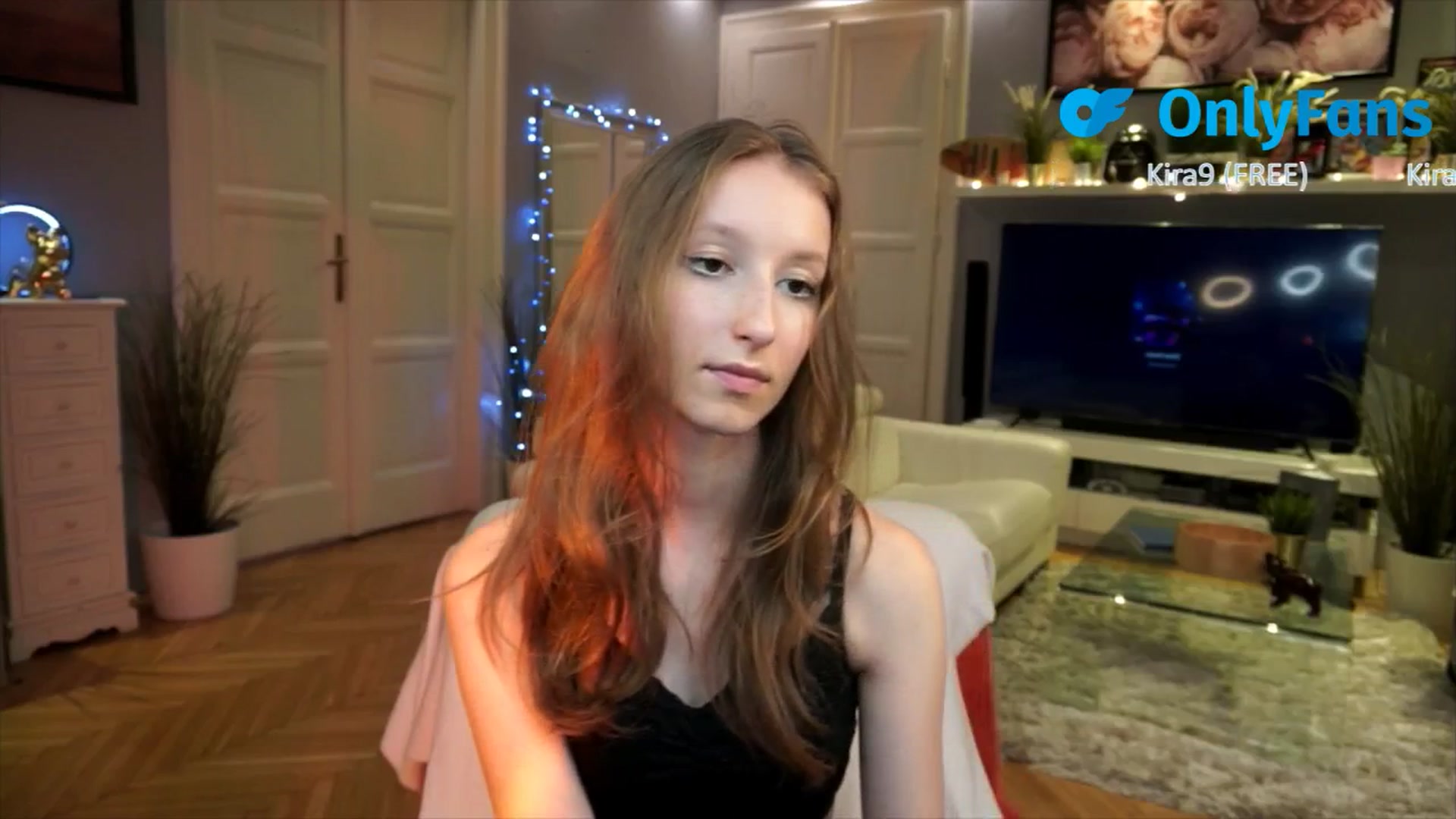 Gallery image thumbnail from Kira9's myfreecams stream on, 08/28/2025, 18:26 image 15 of 20