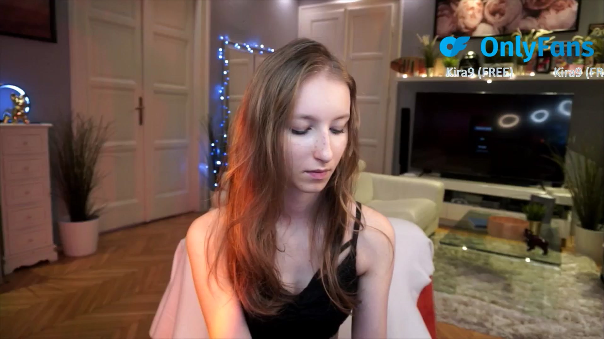 Gallery image thumbnail from Kira9's myfreecams stream on, 08/28/2025, 18:26 image 2 of 20