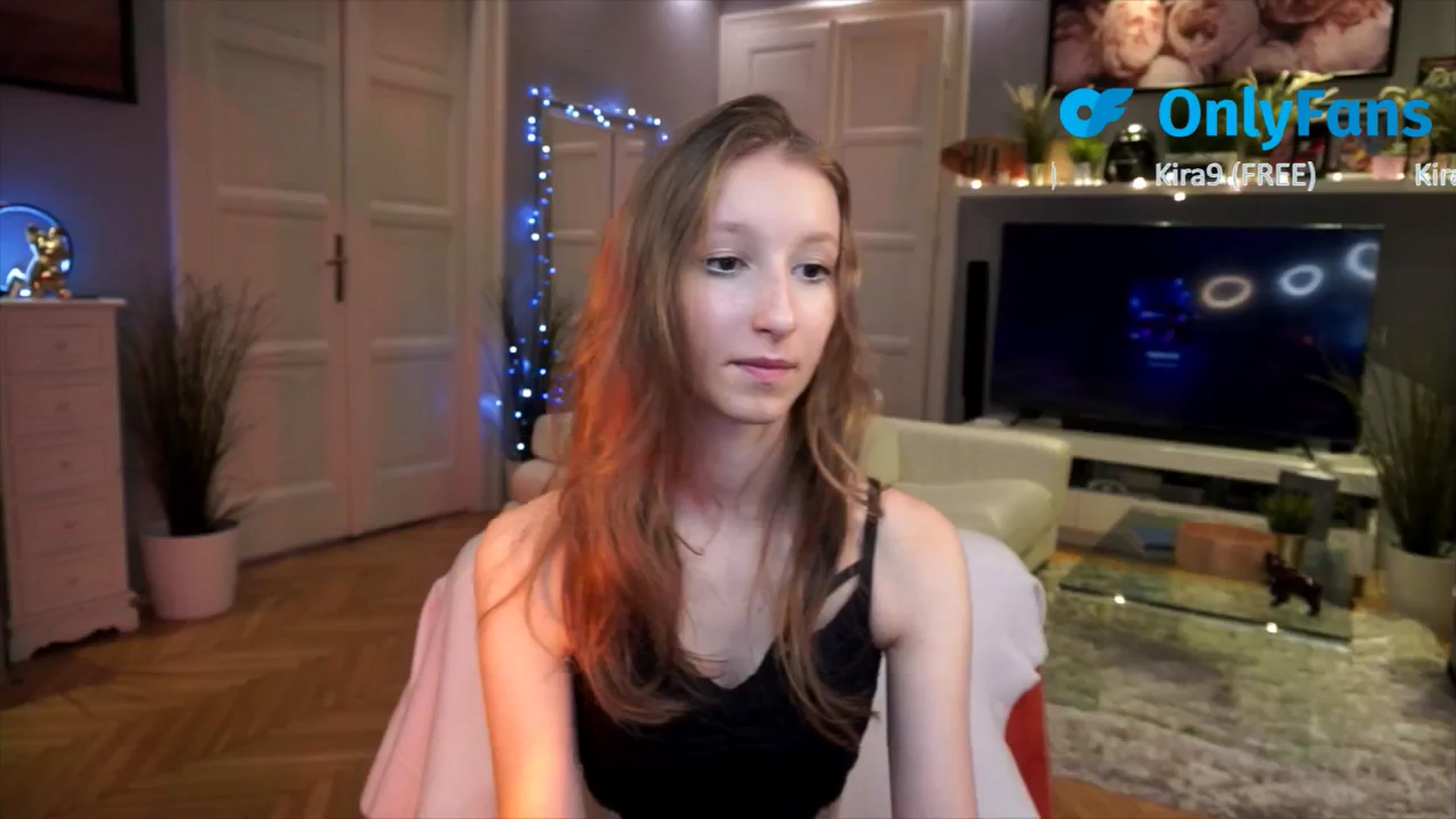 Gallery image thumbnail from Kira9's myfreecams stream on, 08/28/2025, 18:26 image 4 of 20