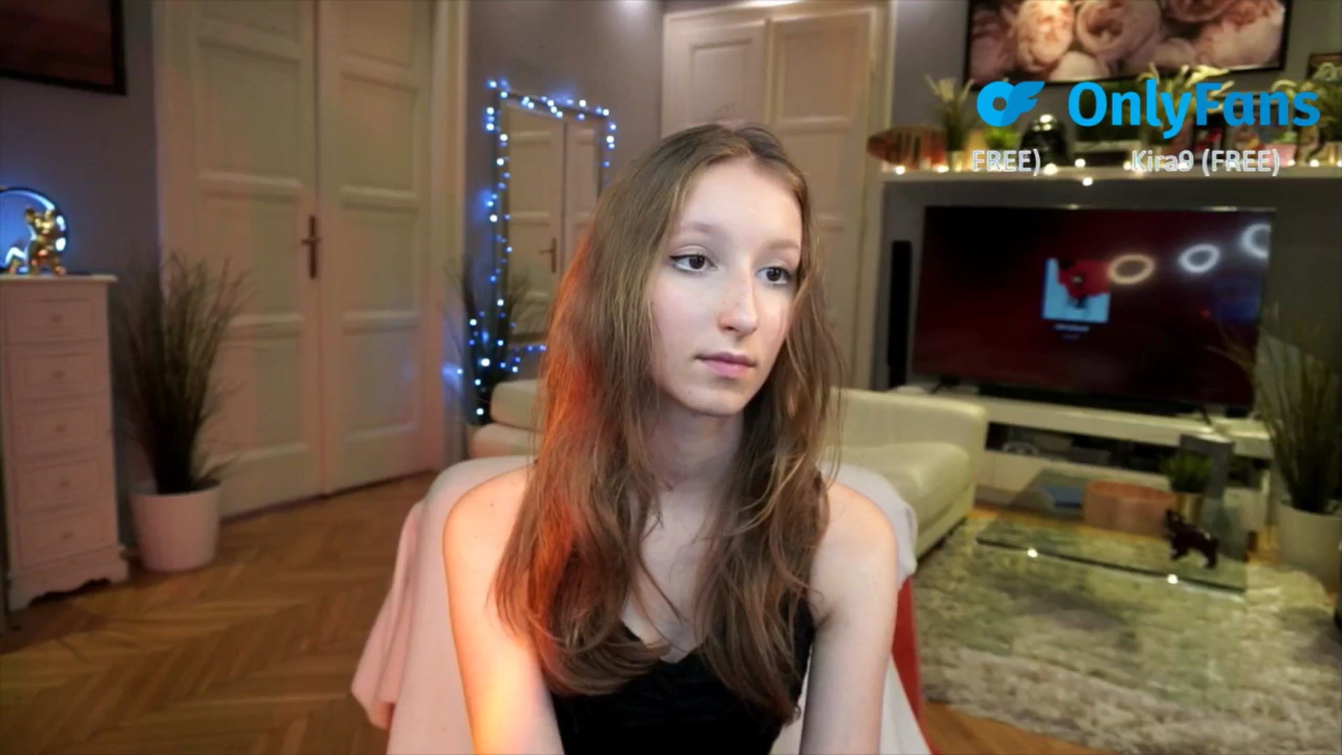 Gallery image thumbnail from Kira9's myfreecams stream on, 08/28/2025, 18:26 image 17 of 20